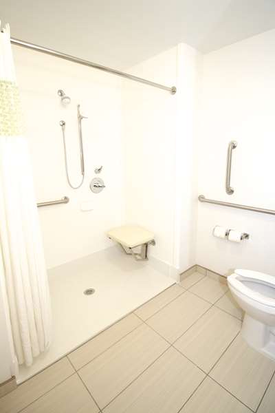  - Hampton Inn Milan - I-80 & I-90, Exit 118