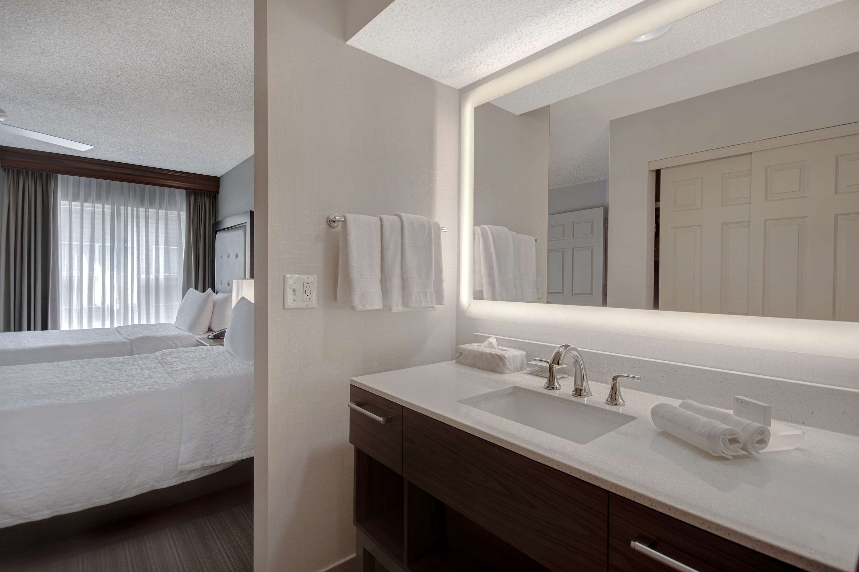 Guest room bath