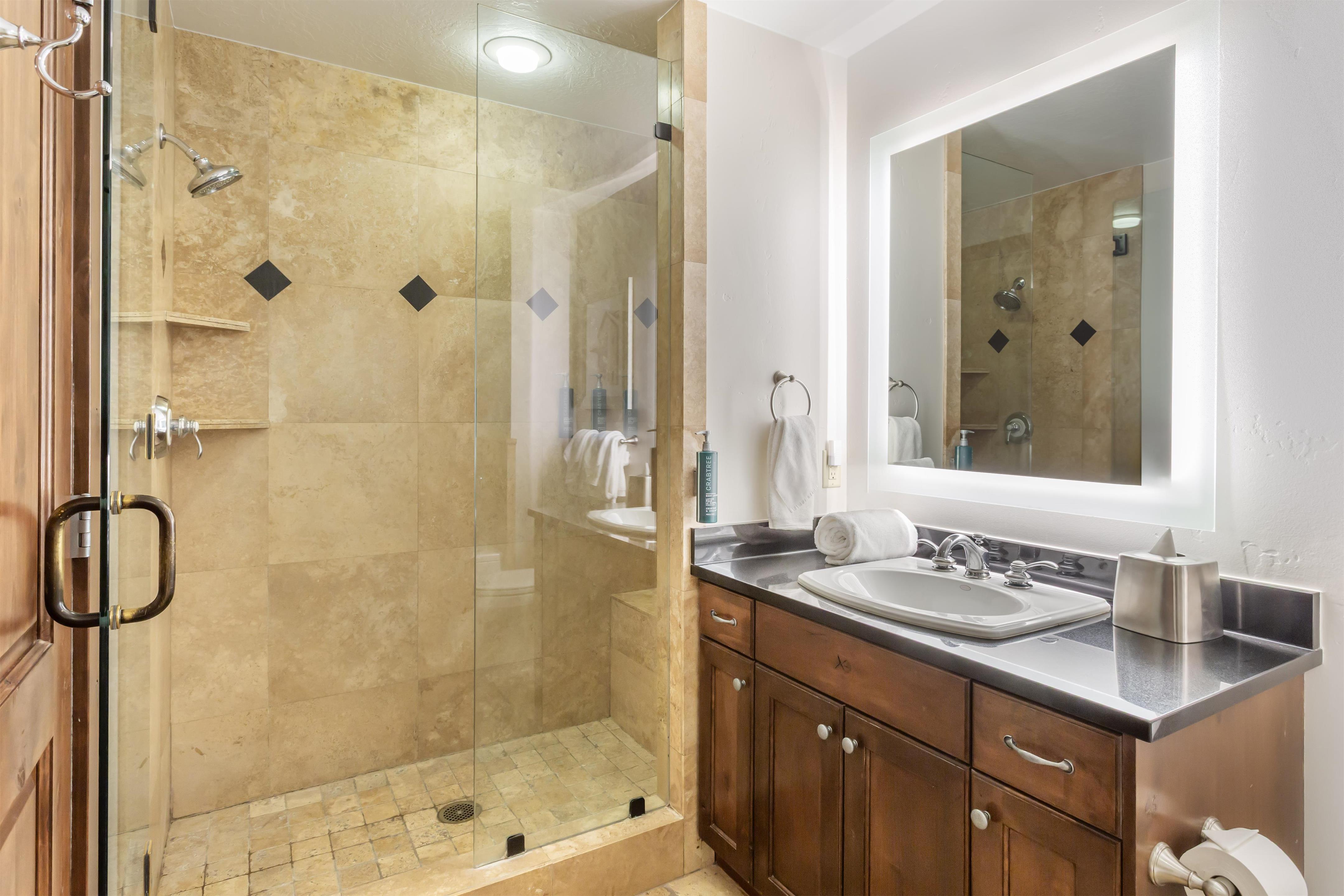 Guest room bath