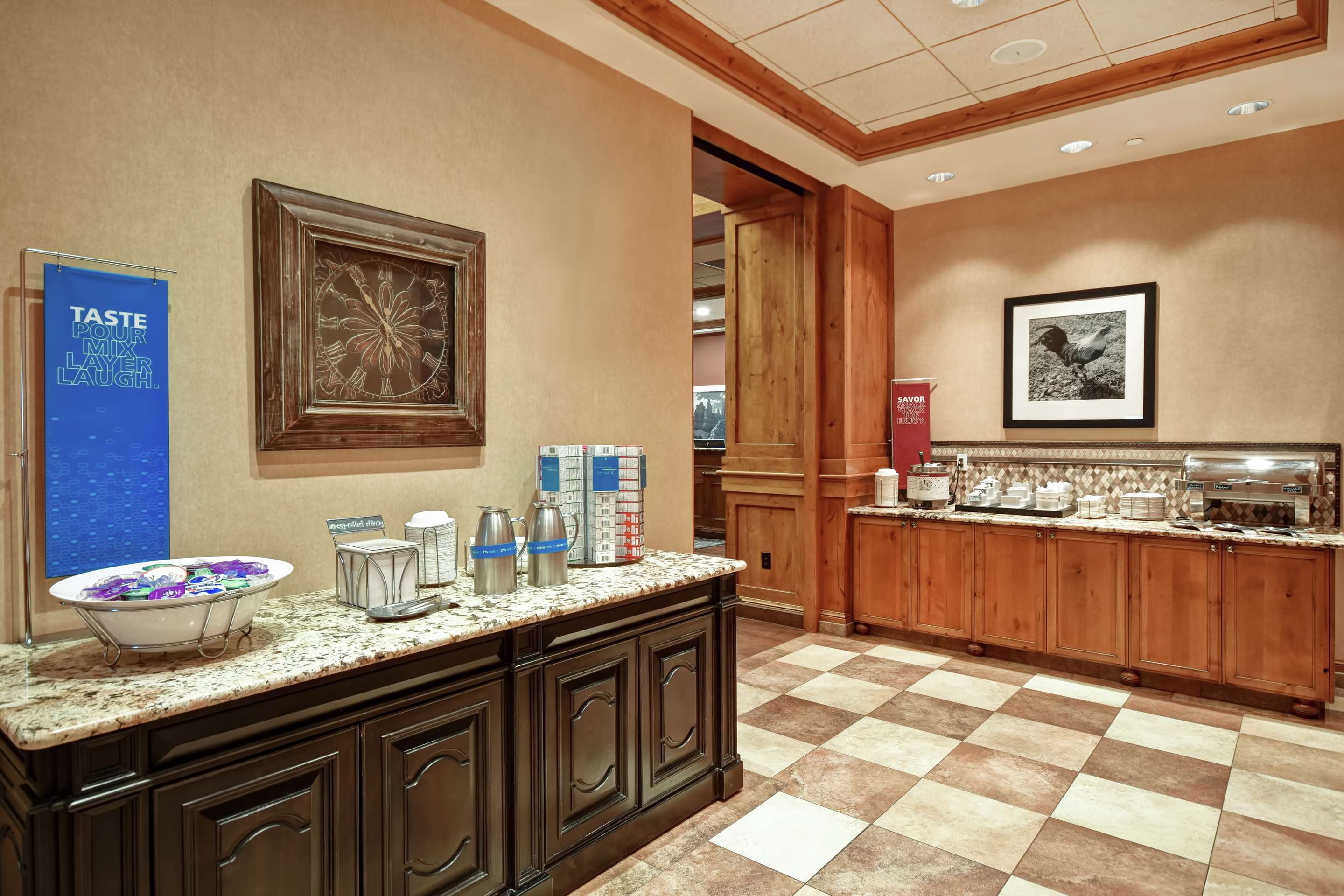 Breakfast Area | Hampton Inn & Suites Salt Lake City-West Jordan