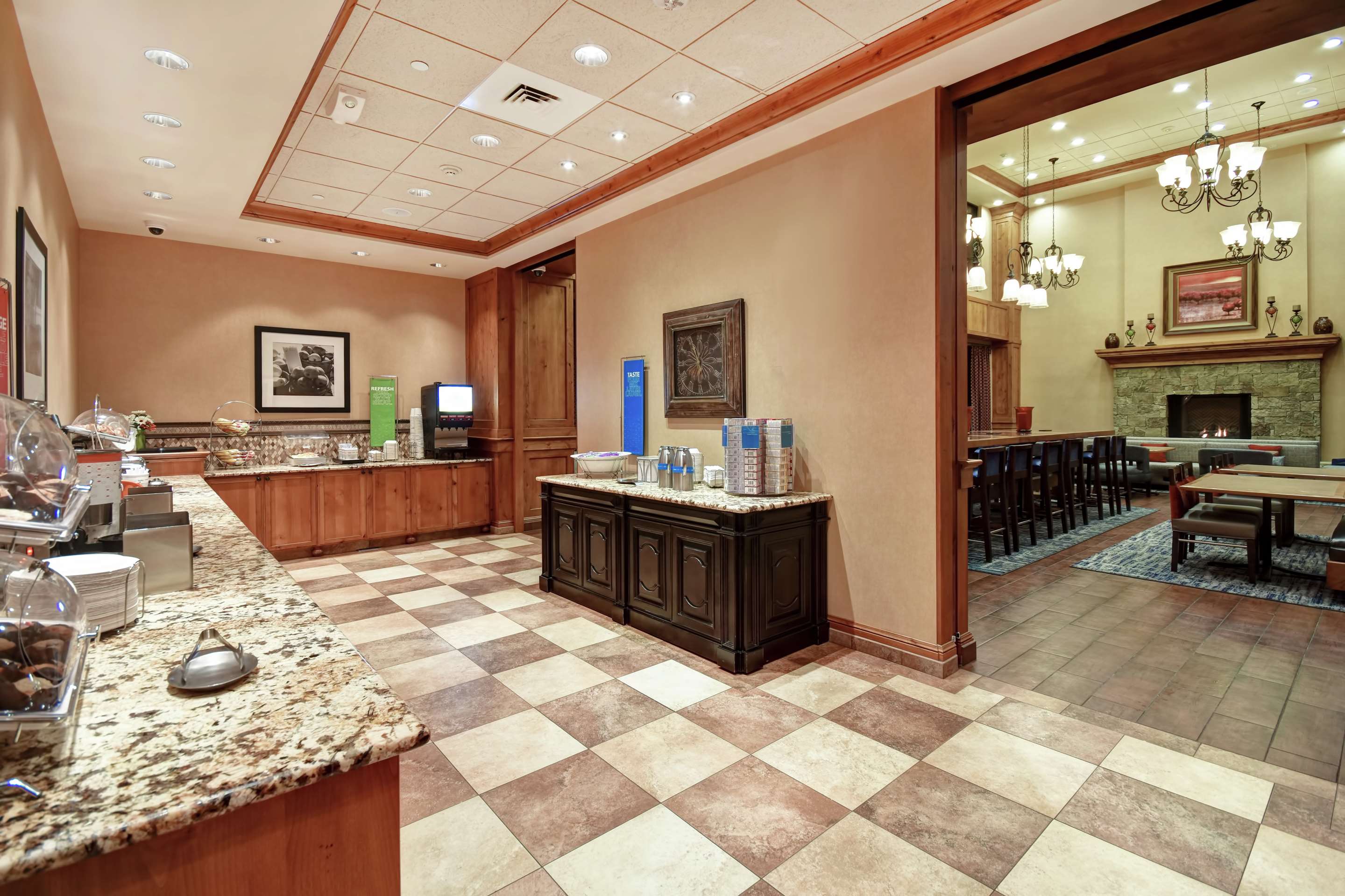Breakfast Area | Hampton Inn & Suites Salt Lake City-West Jordan
