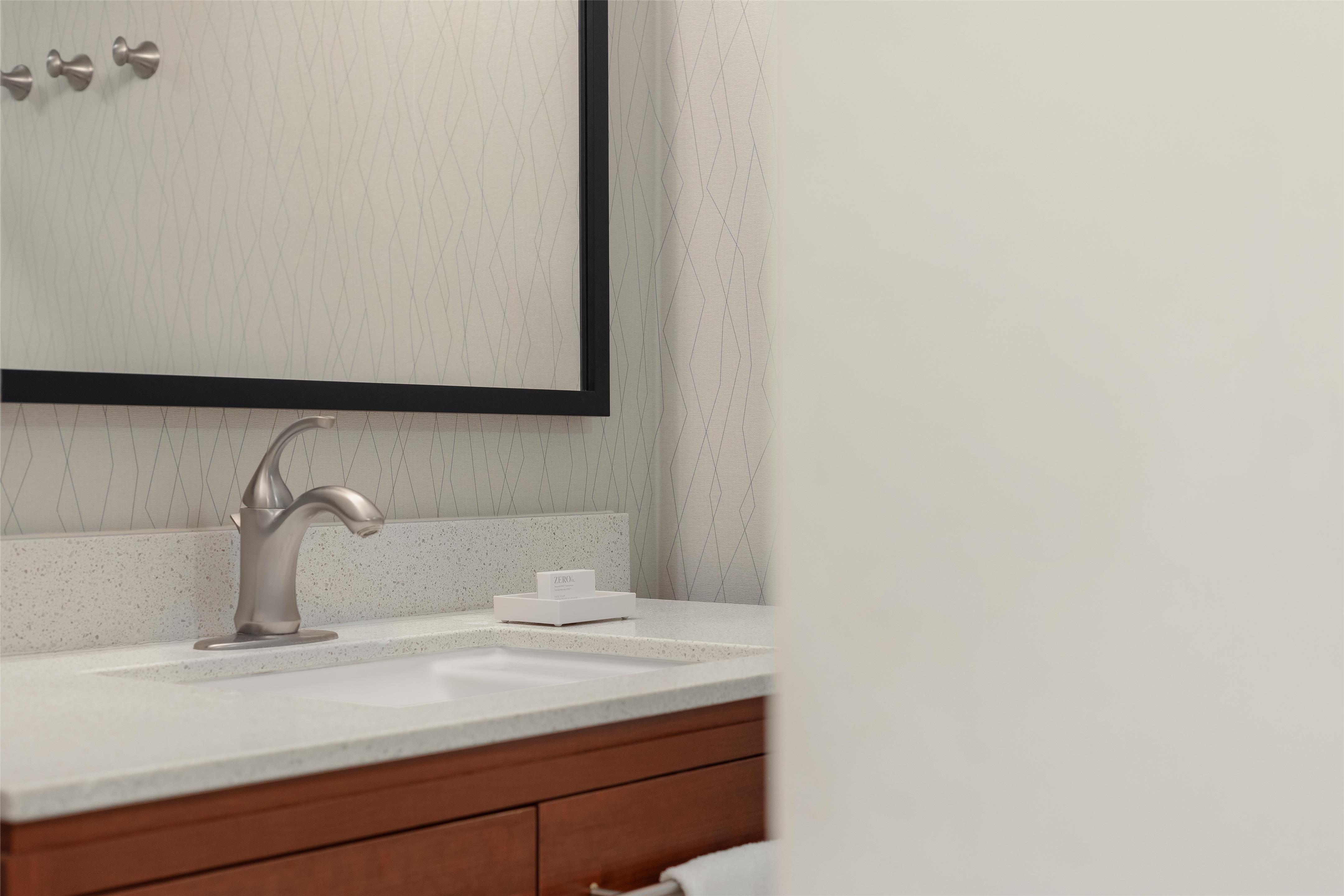 Guest room bath
