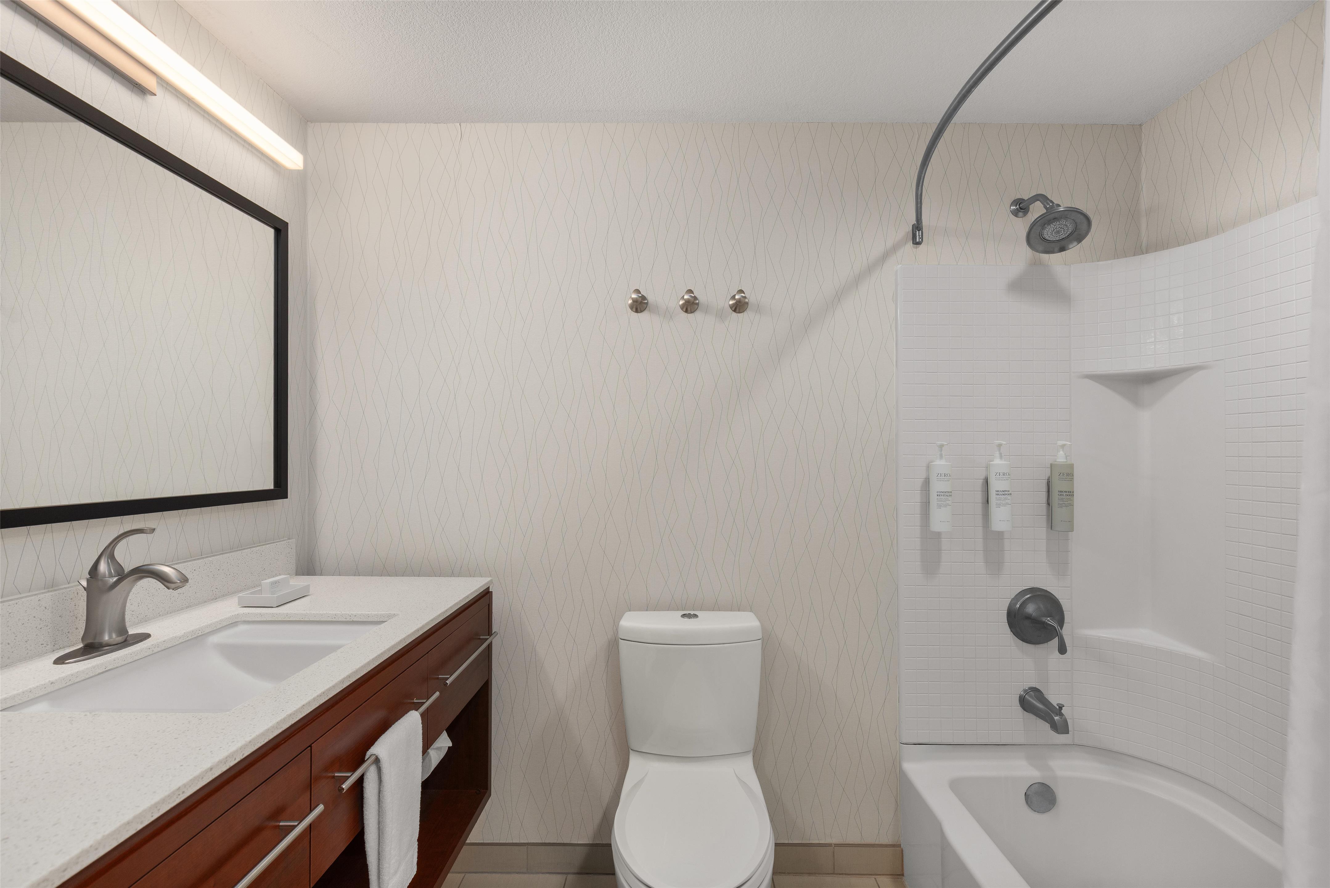 Guest room bath