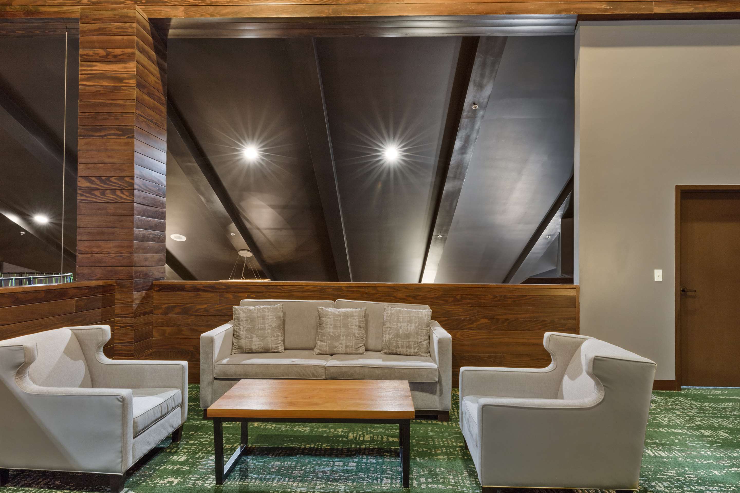 Lobby | DoubleTree by Hilton Hotel Park City - The Yarrow