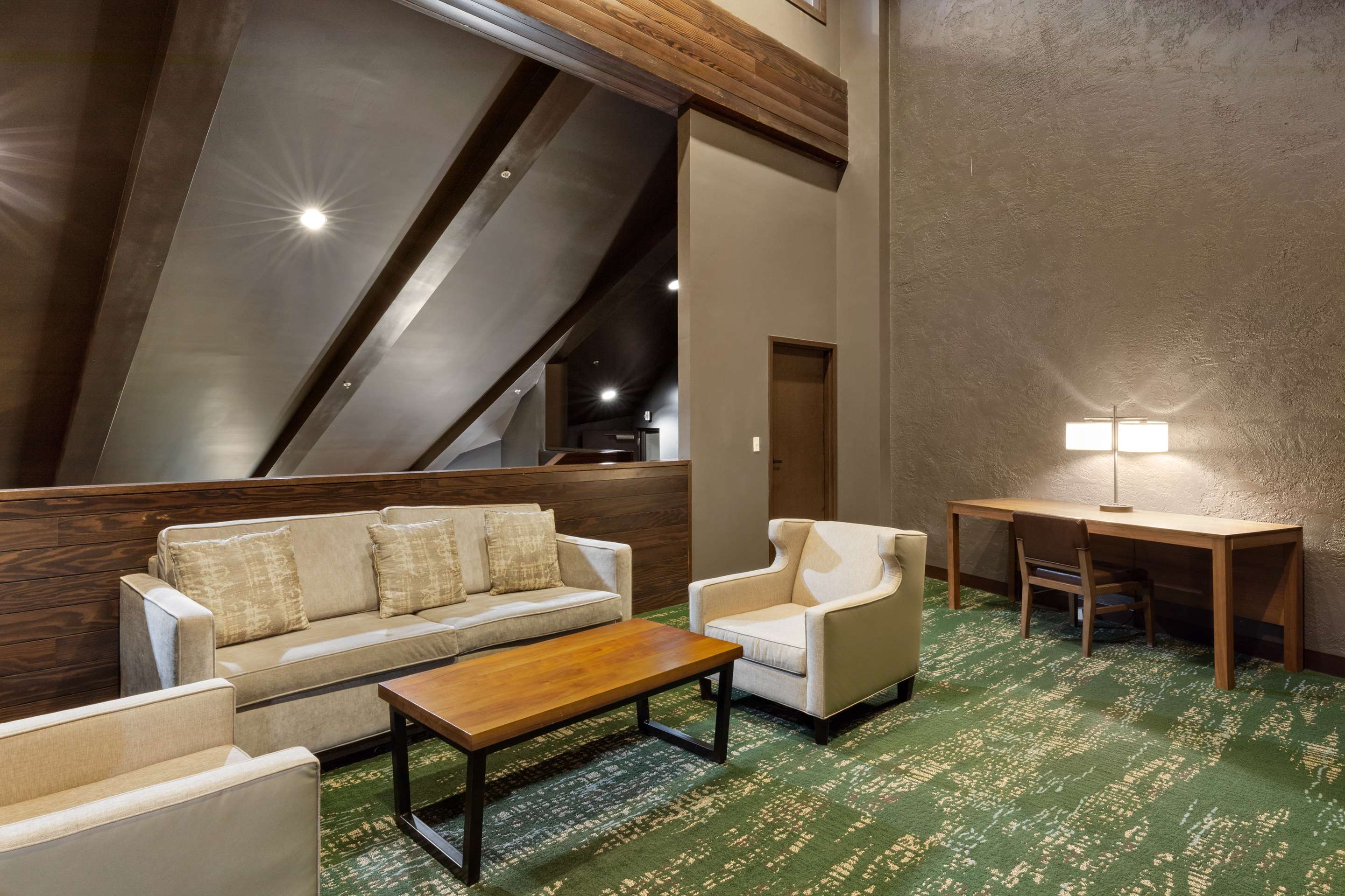 Lobby | DoubleTree by Hilton Hotel Park City - The Yarrow