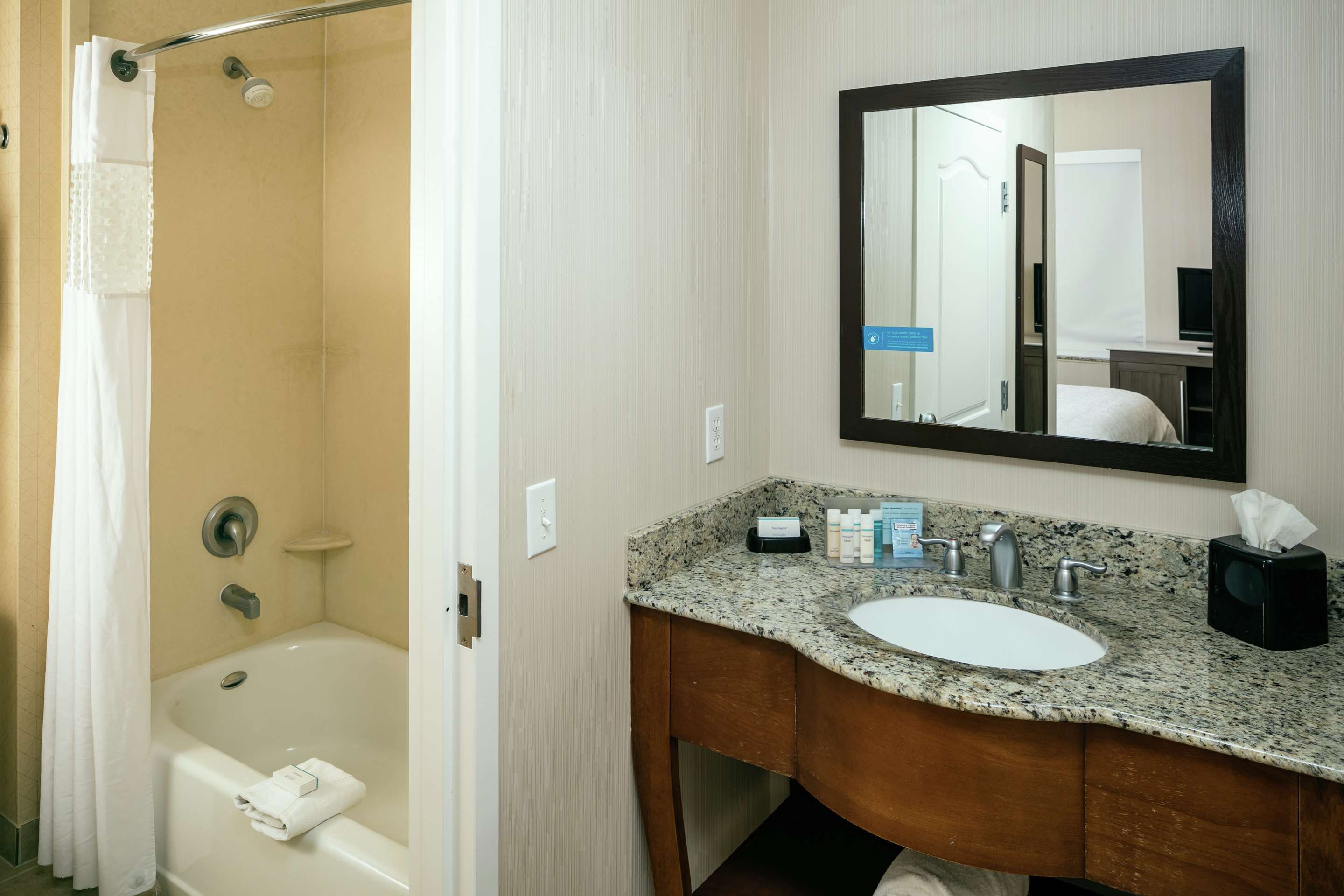 Guest room bath