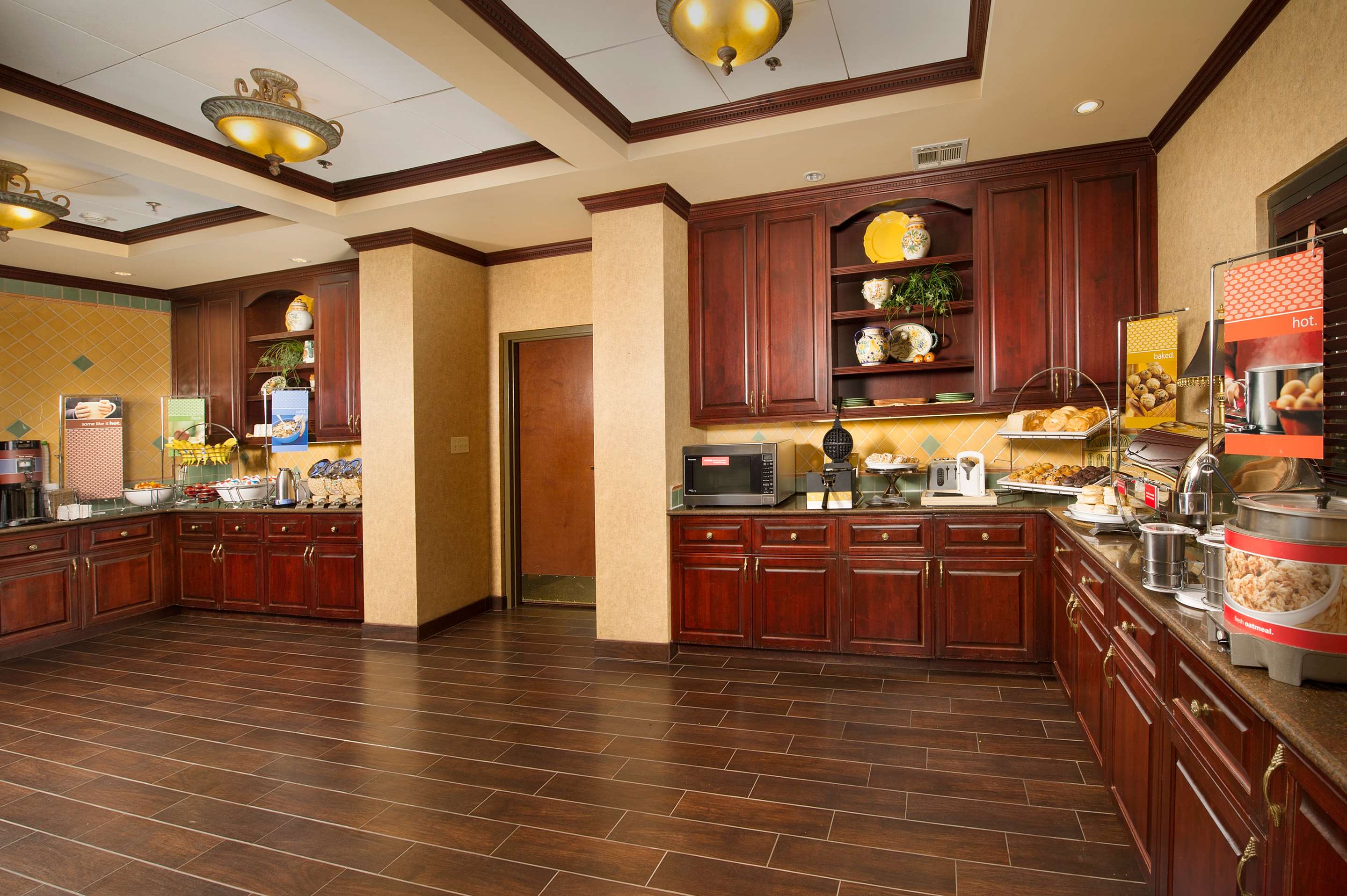 Restaurant | Hampton Inn & Suites Stillwater