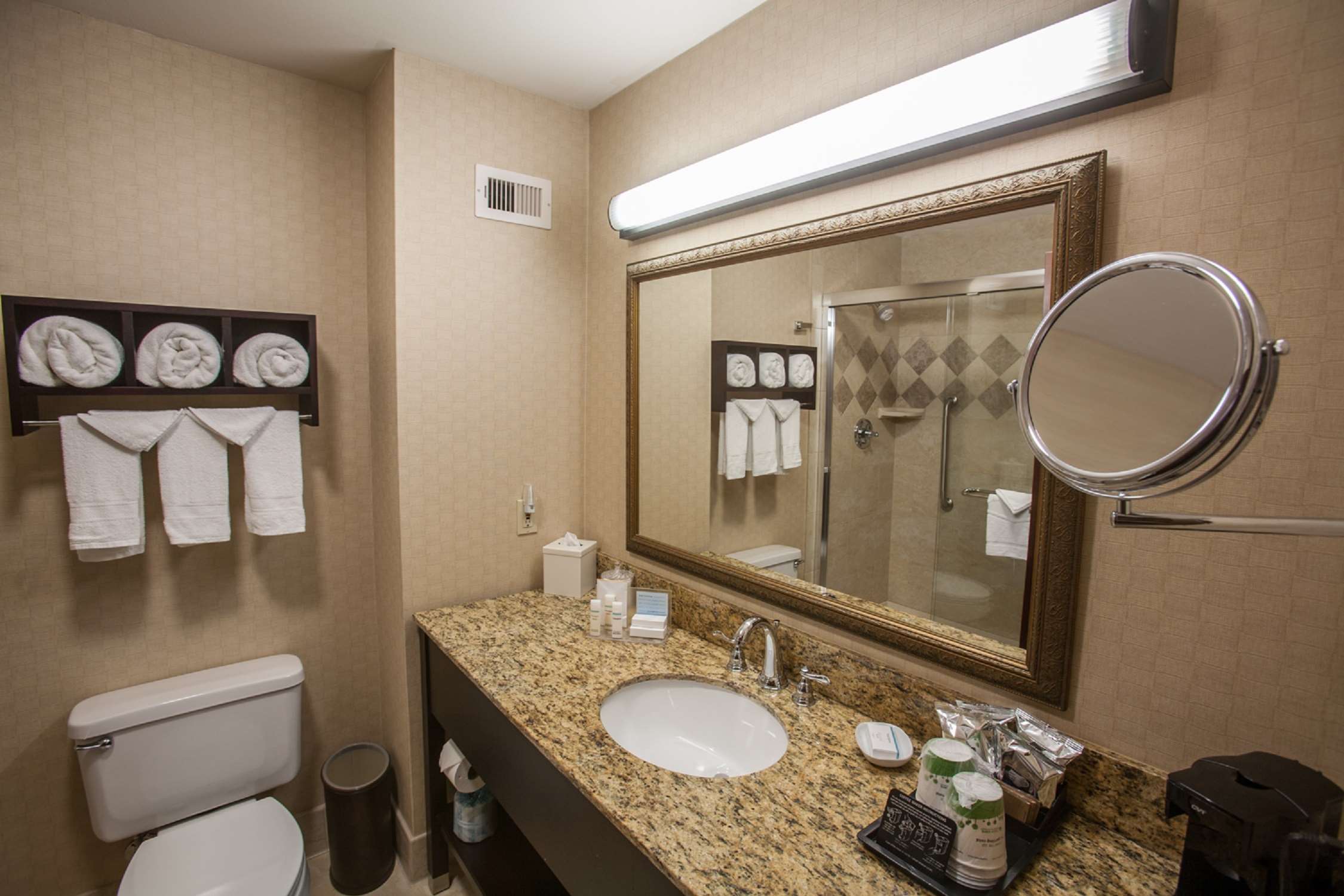 Guest room bath