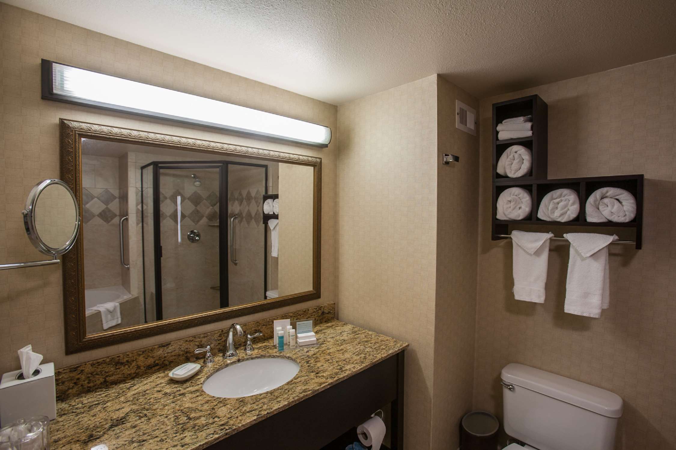 Guest room bath