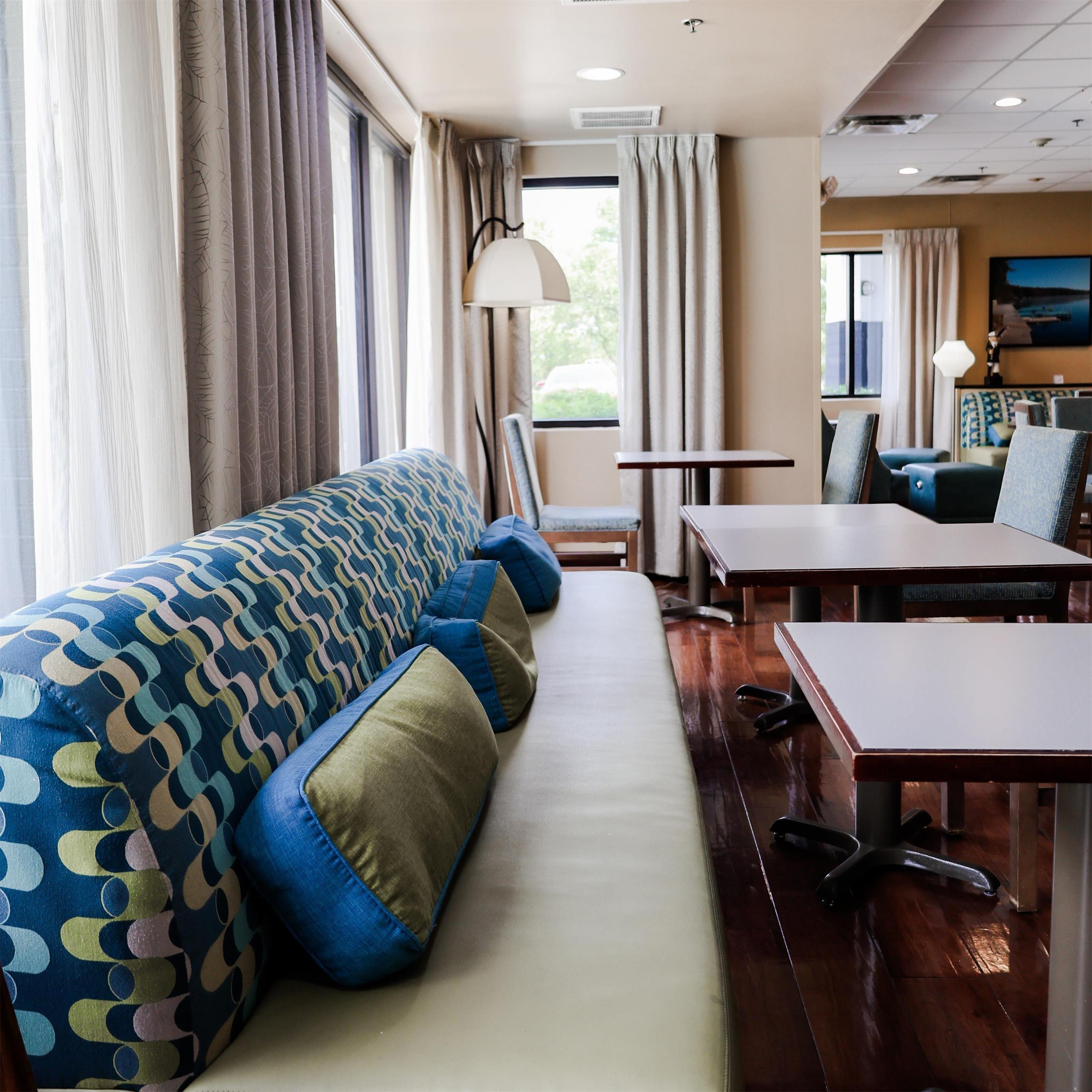 Lobby | Hampton Inn Somerset