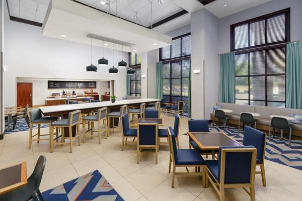 Amenities - Hampton Inn & Suites West Sacramento - I-80, Exit 83