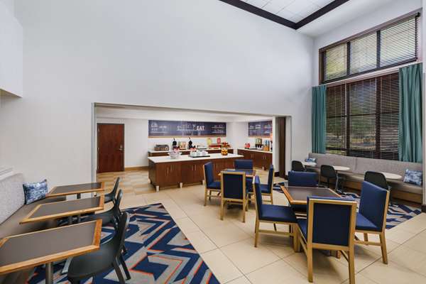 Amenities - Hampton Inn & Suites West Sacramento - I-80, Exit 83