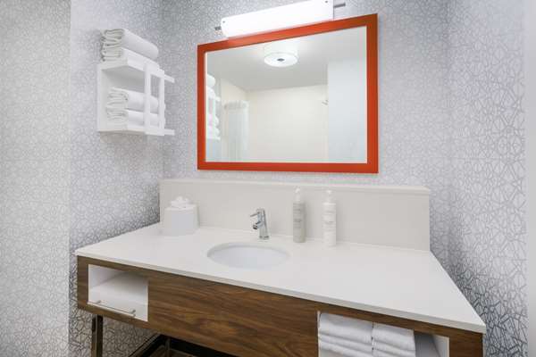  - Hampton Inn & Suites West Sacramento - I-80, Exit 83
