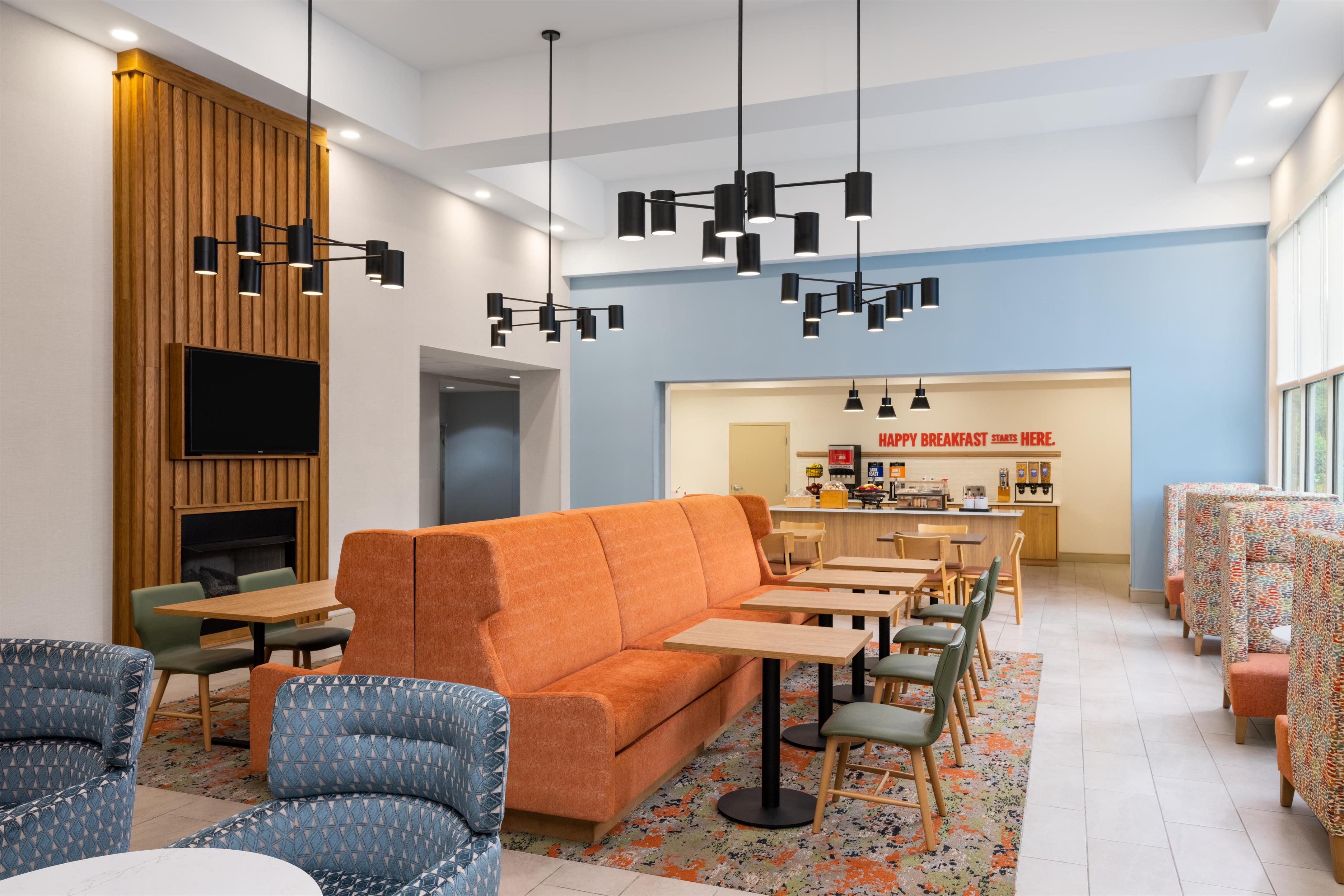 Breakfast Area | Hampton Inn & Suites Southern Pines-Pinehurst