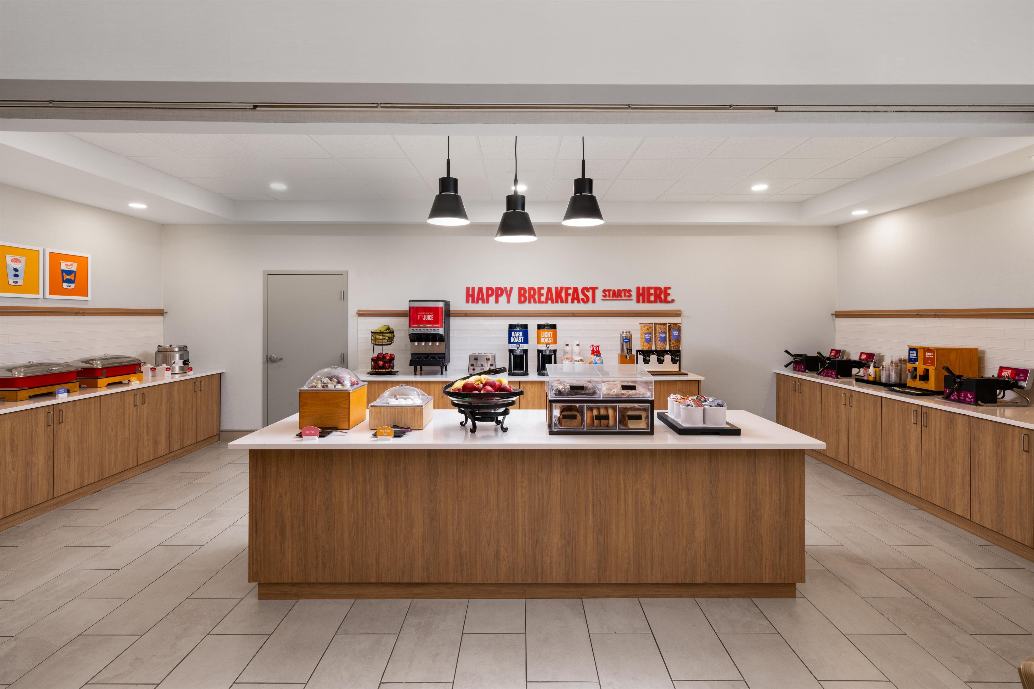 Breakfast Area | Hampton Inn & Suites Southern Pines-Pinehurst