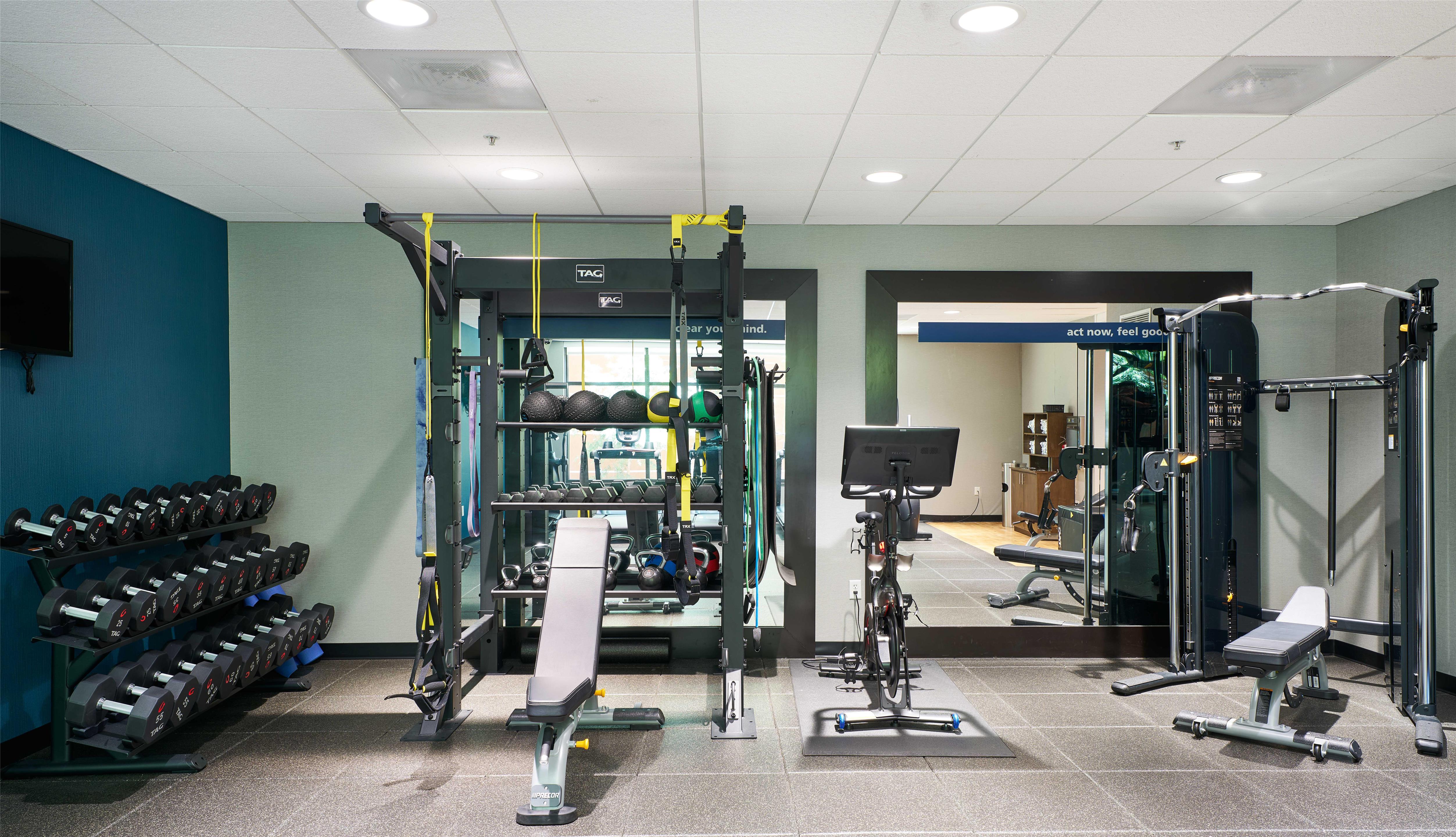 Health club fitness center gym | Hampton Inn & Suites Salinas