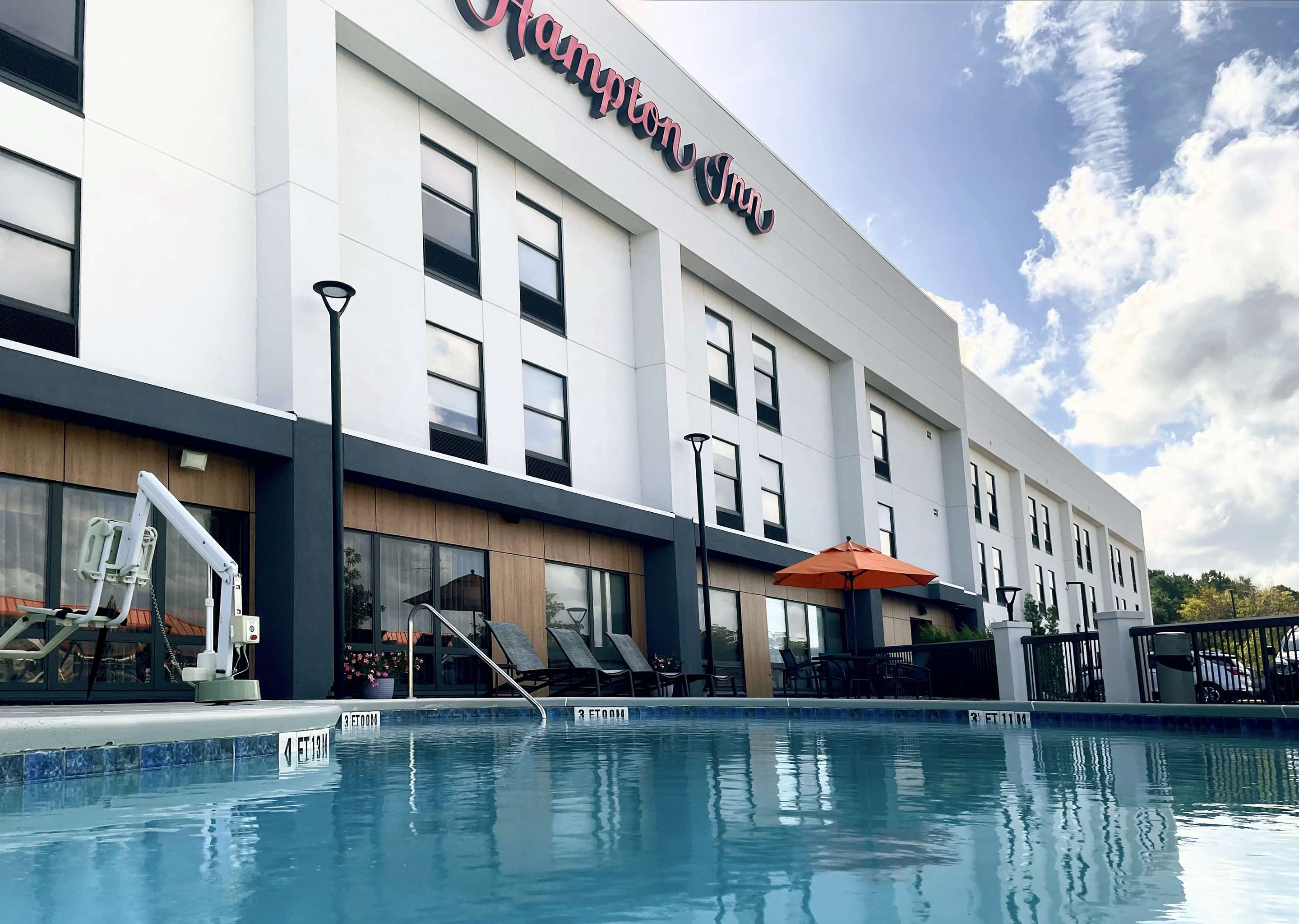 Pool | Hampton Inn Santee-I-95