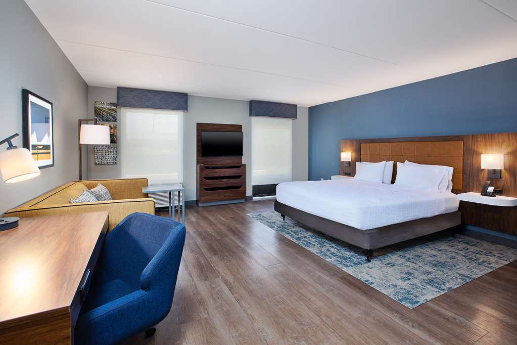 Hampton Inn &amp; Suites Spartanburg-I-26-Westgat-guestroom-Guest Room,On-Site.jpg