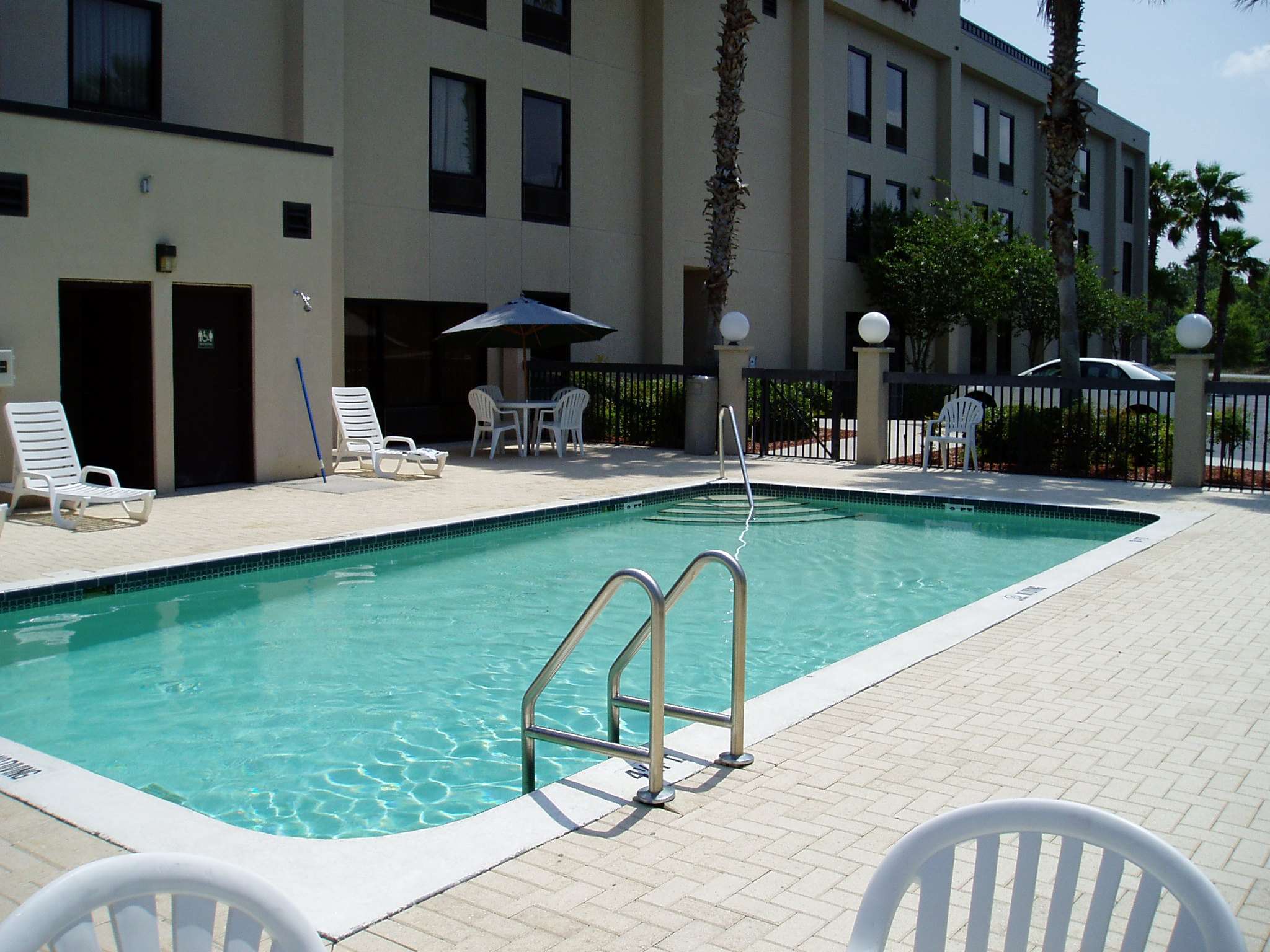 Pool | Hampton Inn Spring Hill