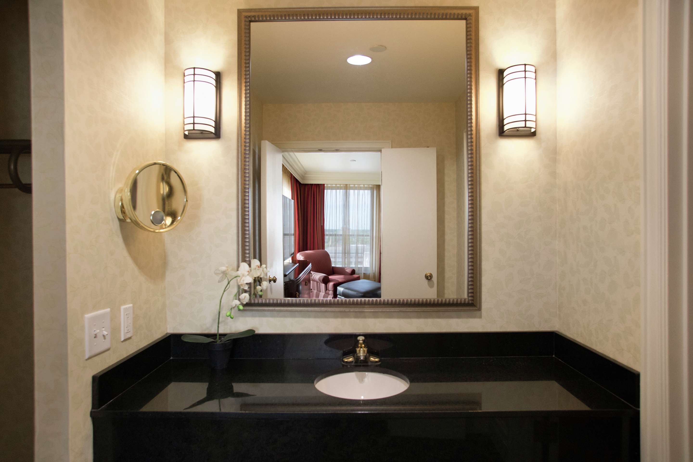 Guest room bath