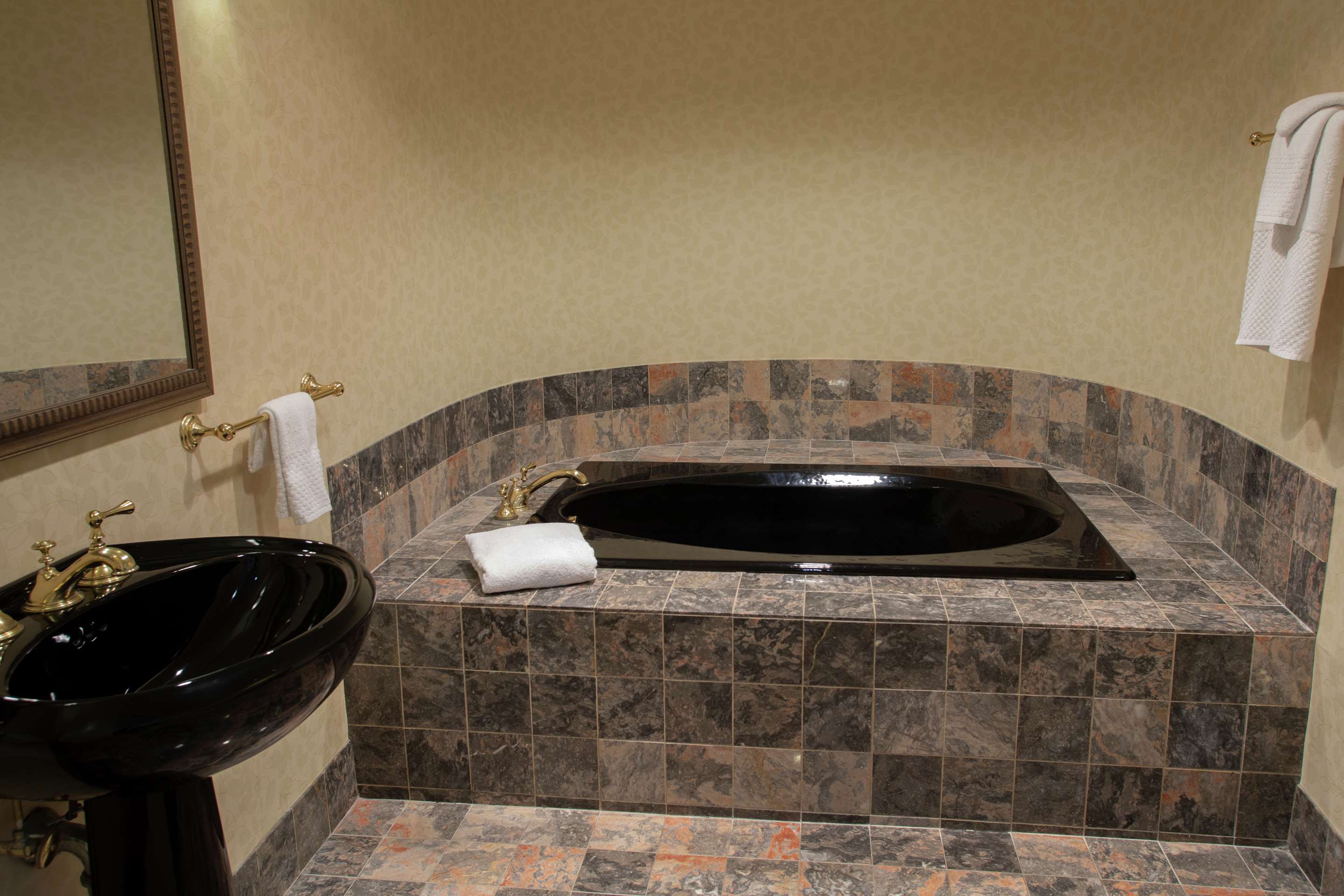 Guest room bath