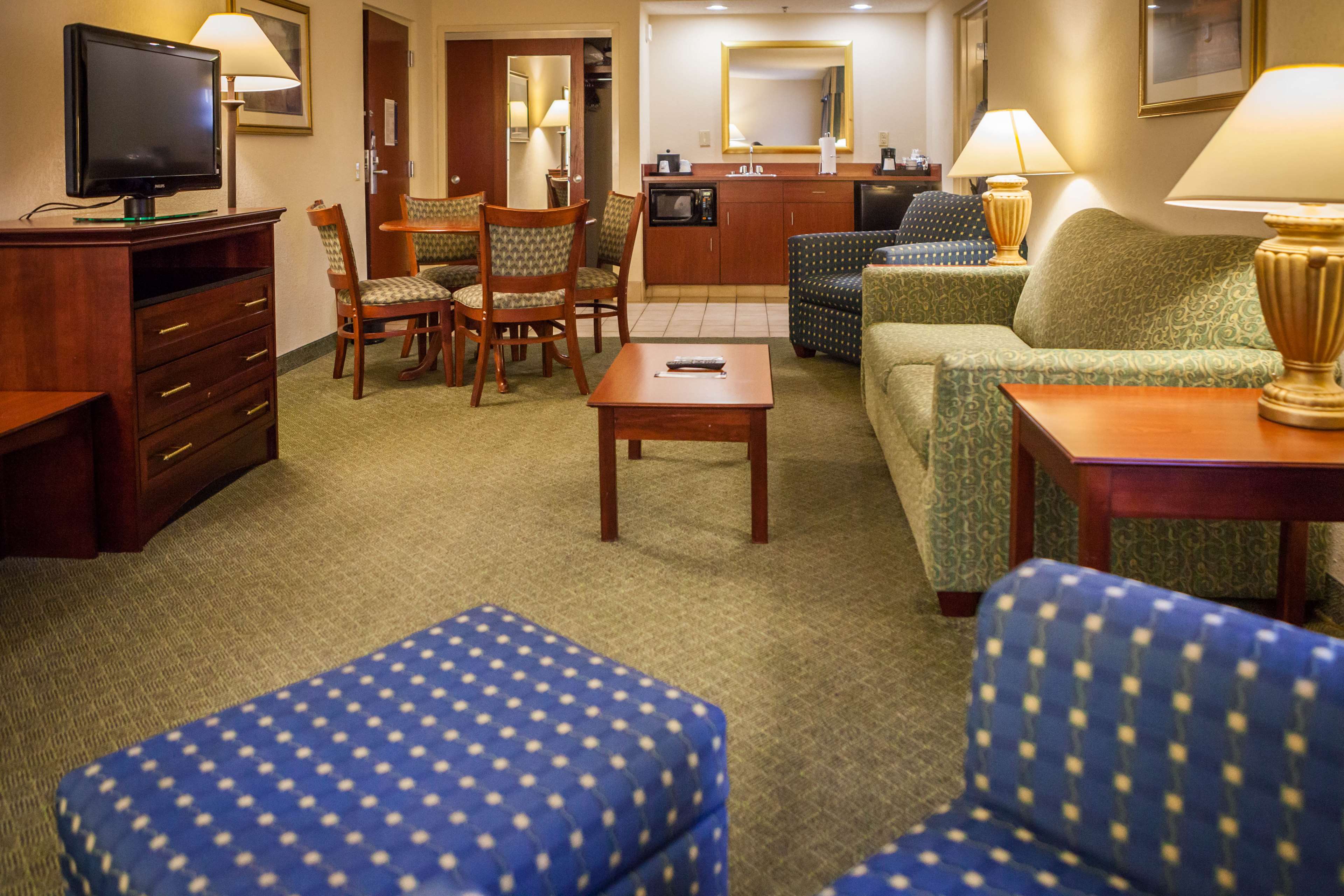 Hampton Inn & Suites, Springfield SW Room Type - 1 KING 1BDRM SUITE NONSMOK