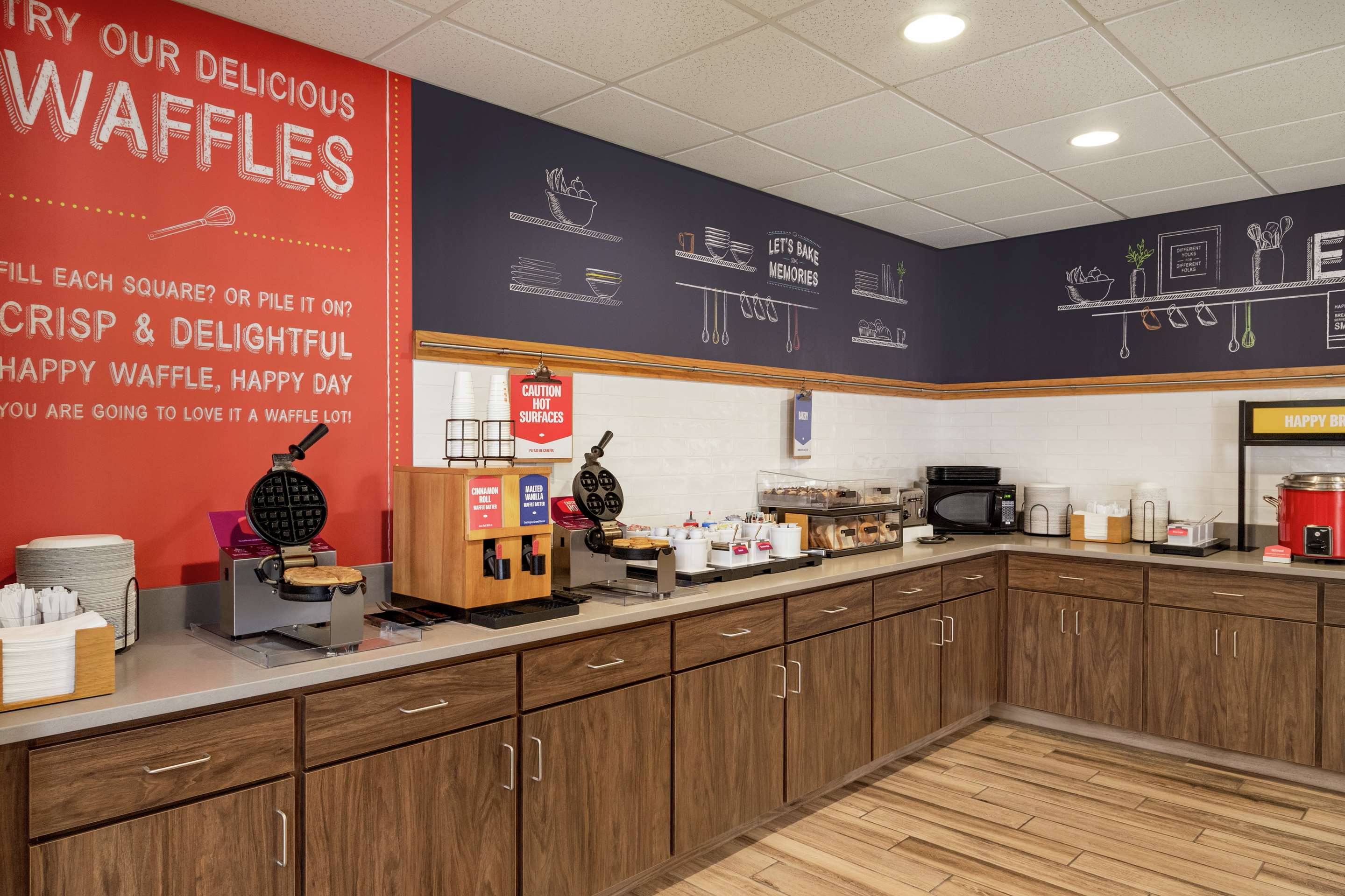 Breakfast Area | Hampton Inn & Suites Springfield, MO