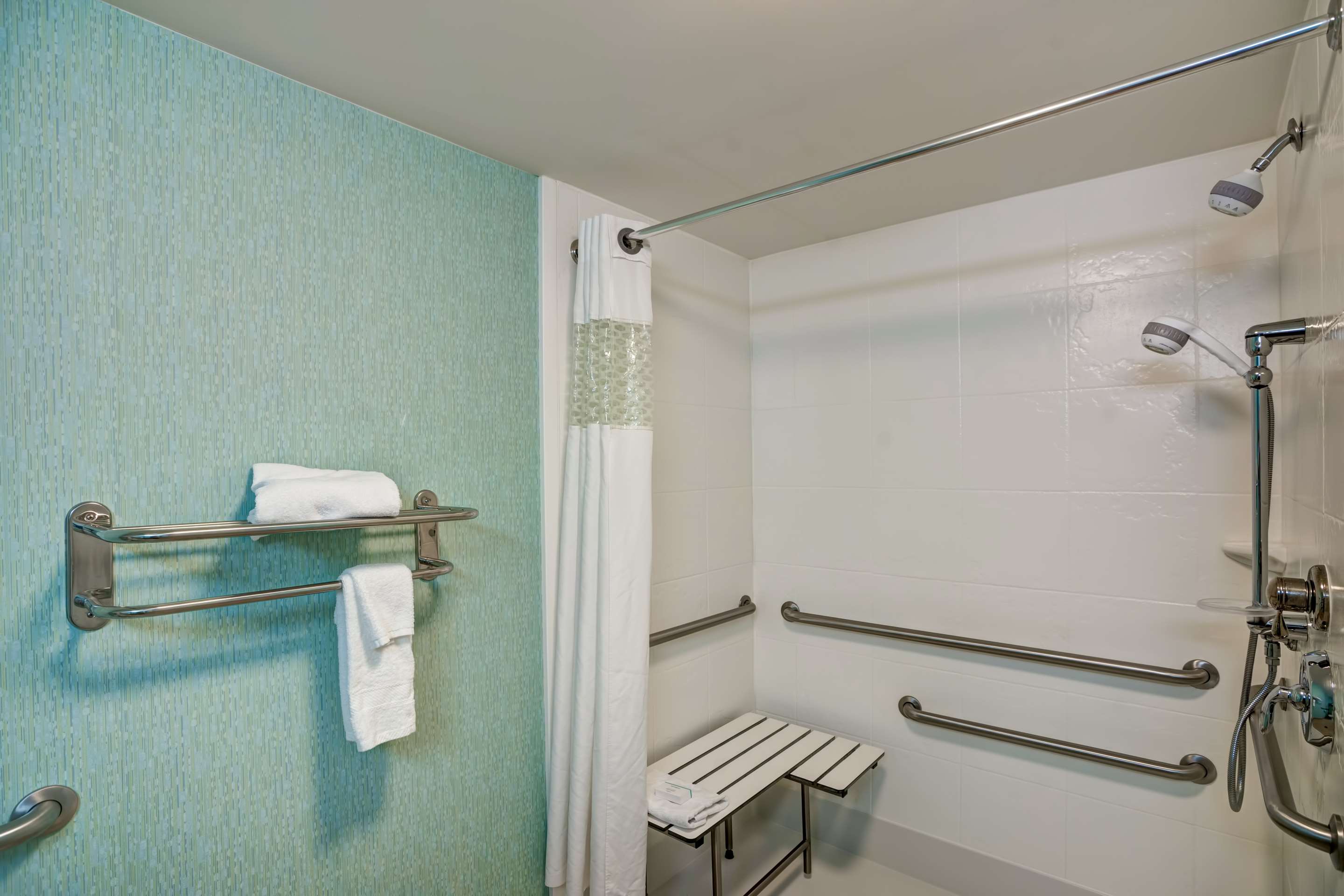 Guest room bath