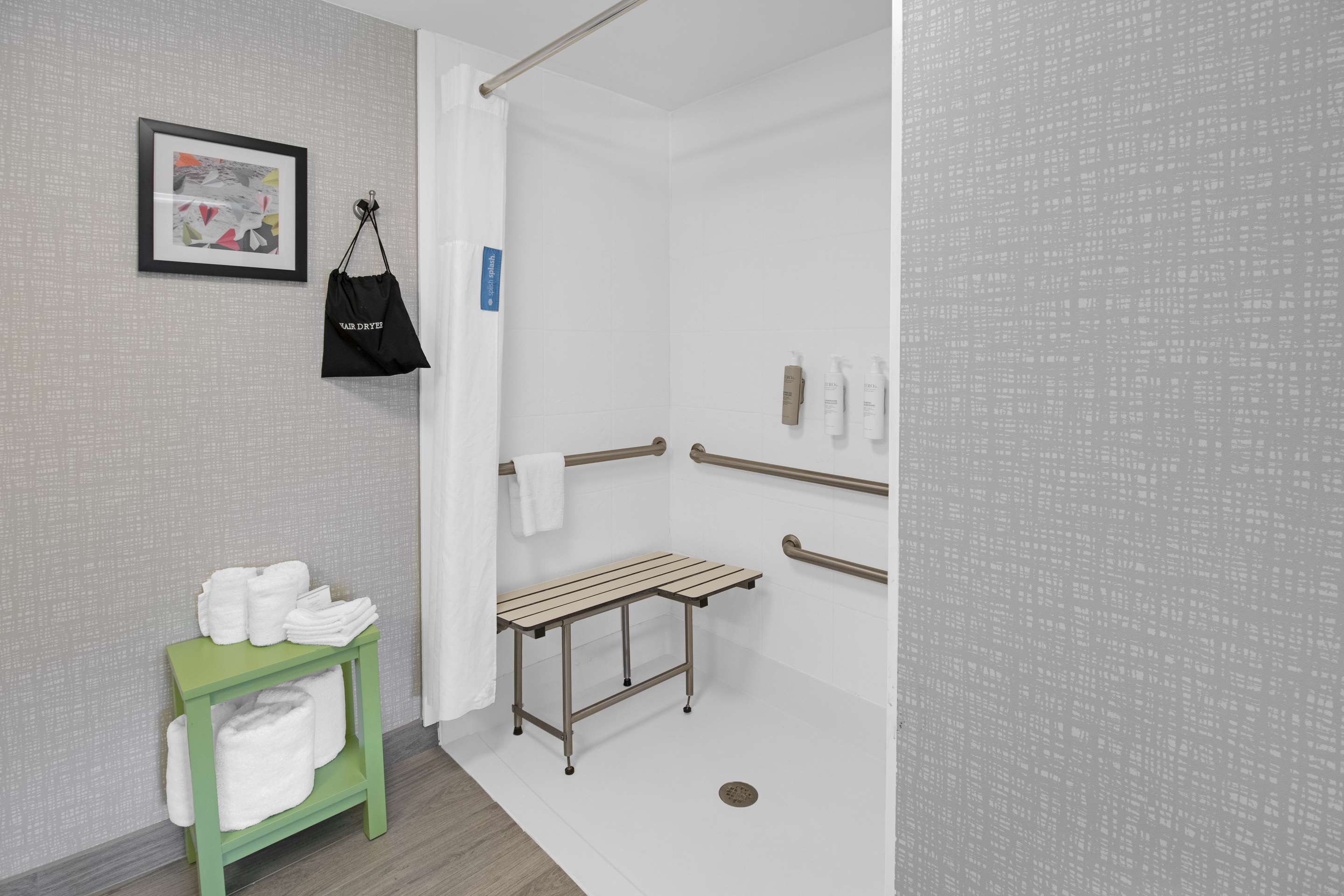 Guest room bath