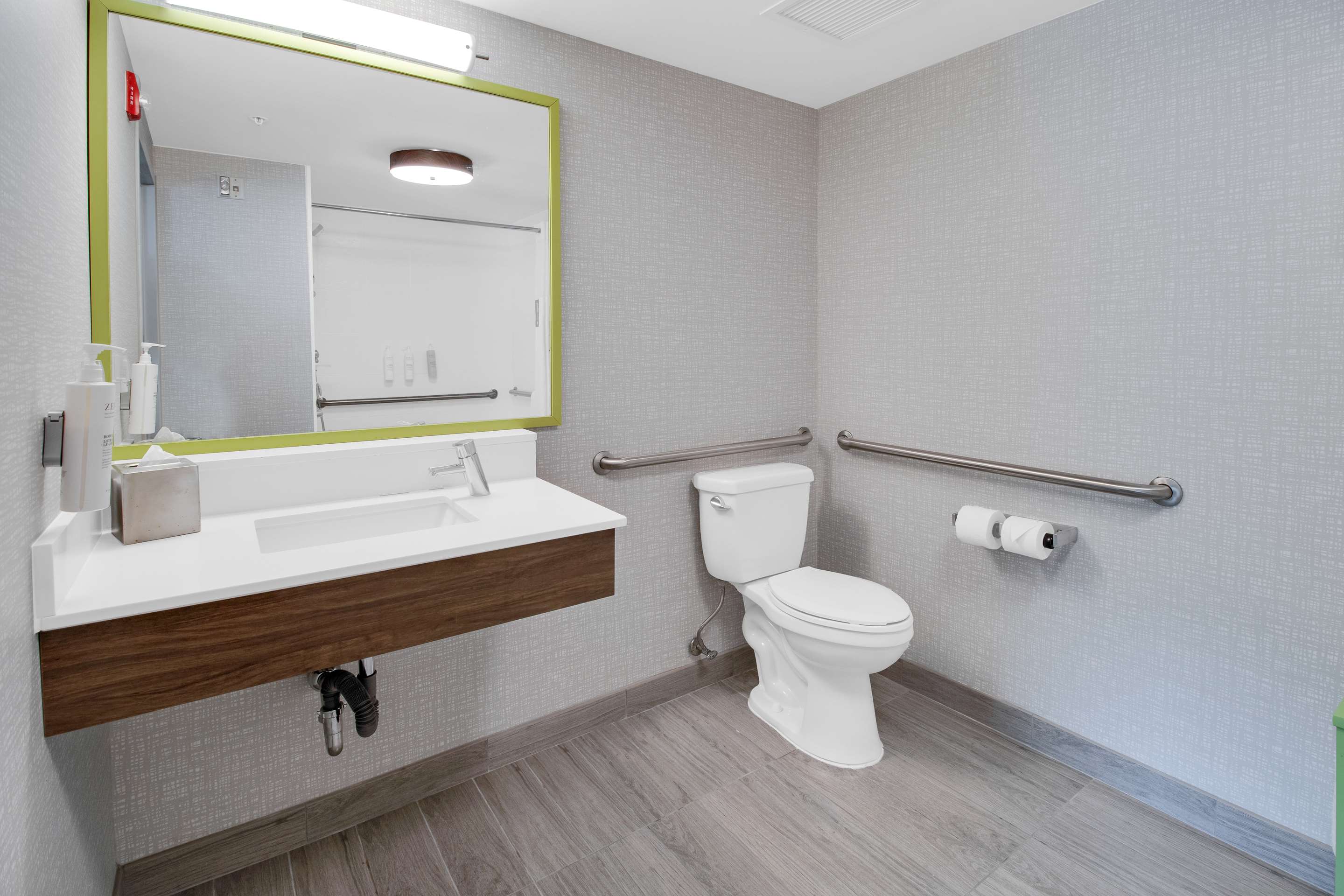 Guest room bath