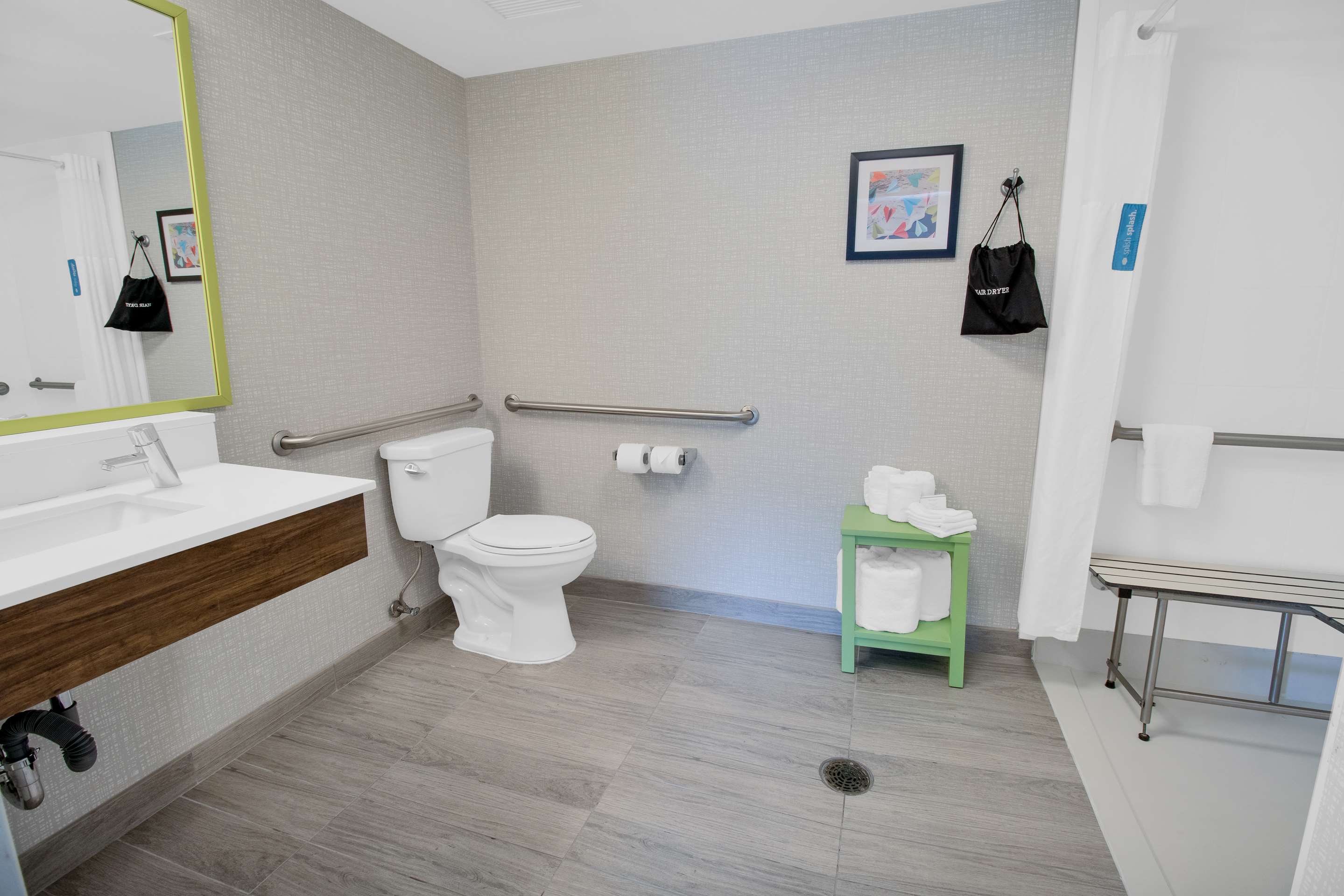Guest room bath
