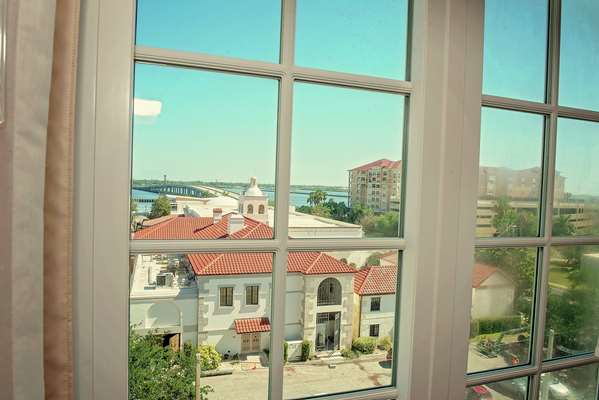  - Hampton Inn & Suites Downtown Bradenton