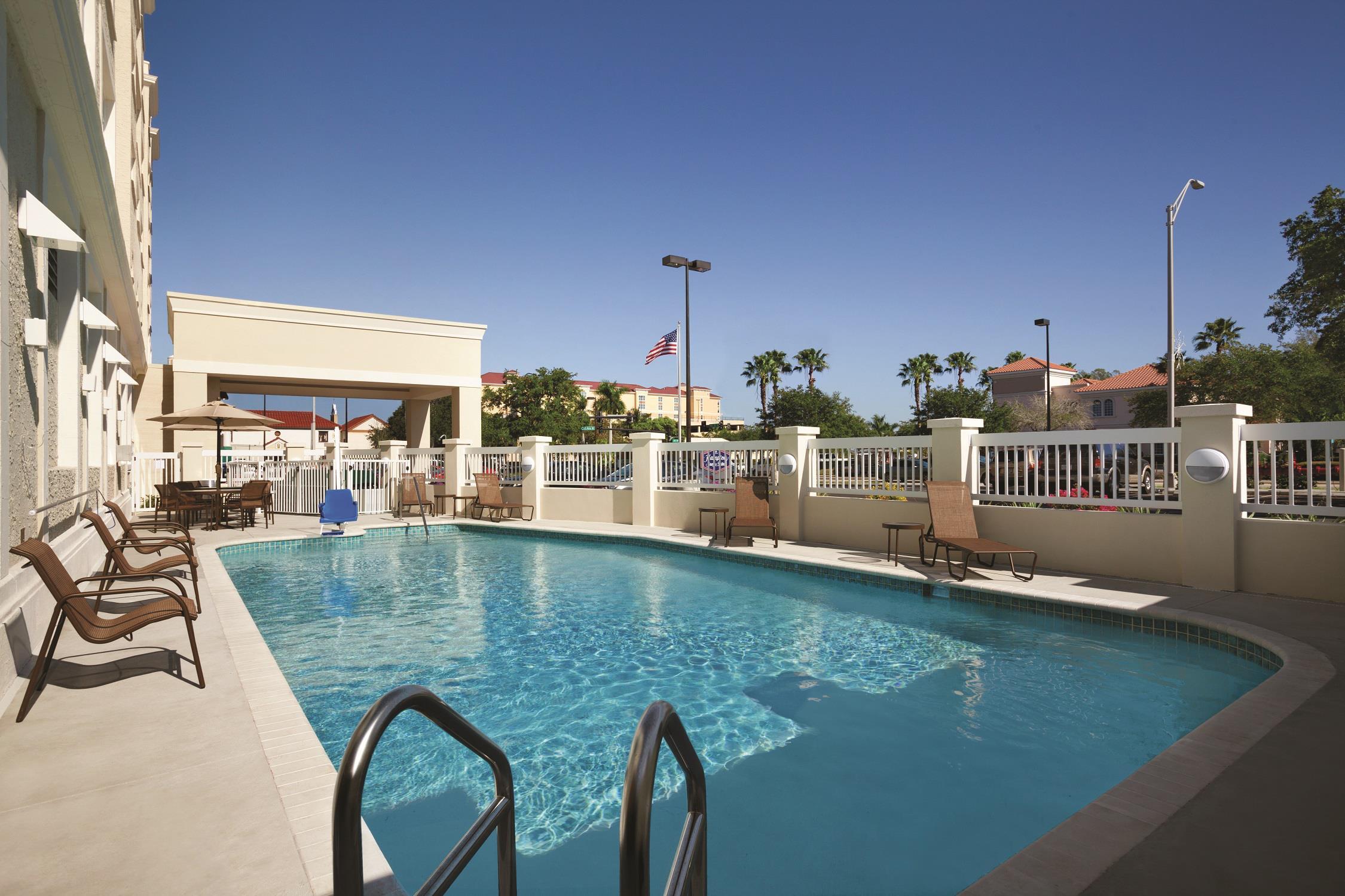 Pool | Hampton Inn & Suites Bradenton Downtown Historic District