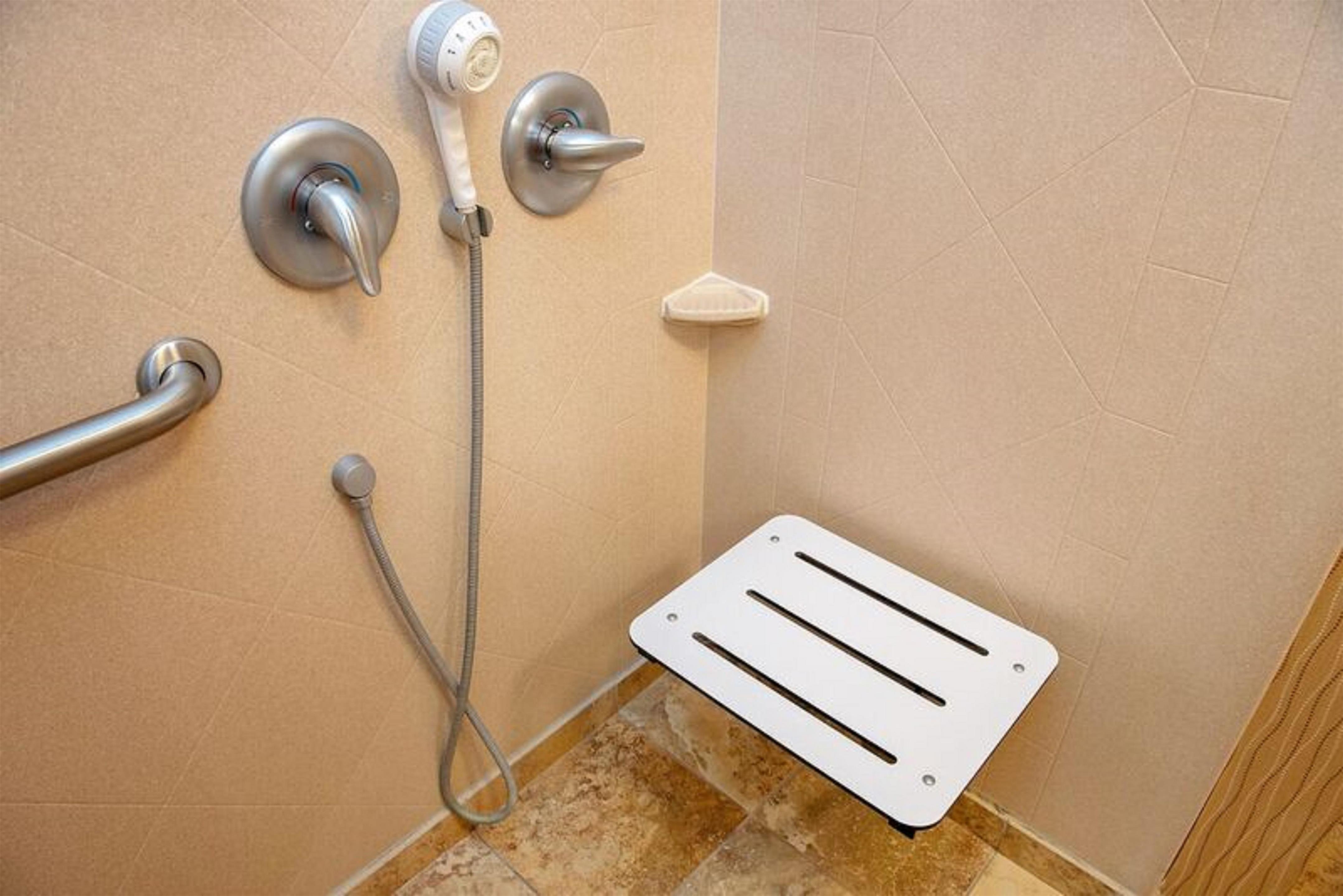 Guest room bath