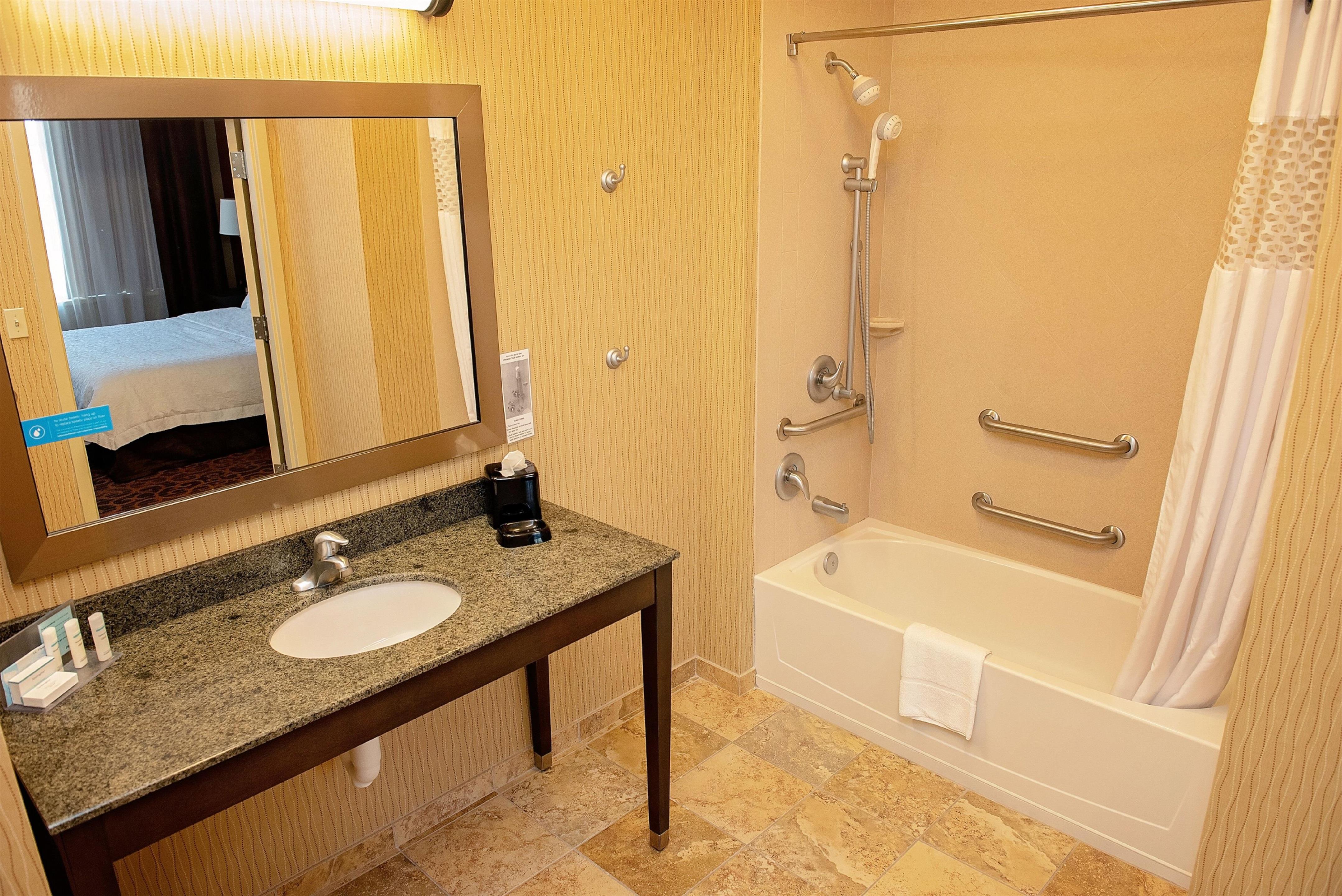 Guest room bath