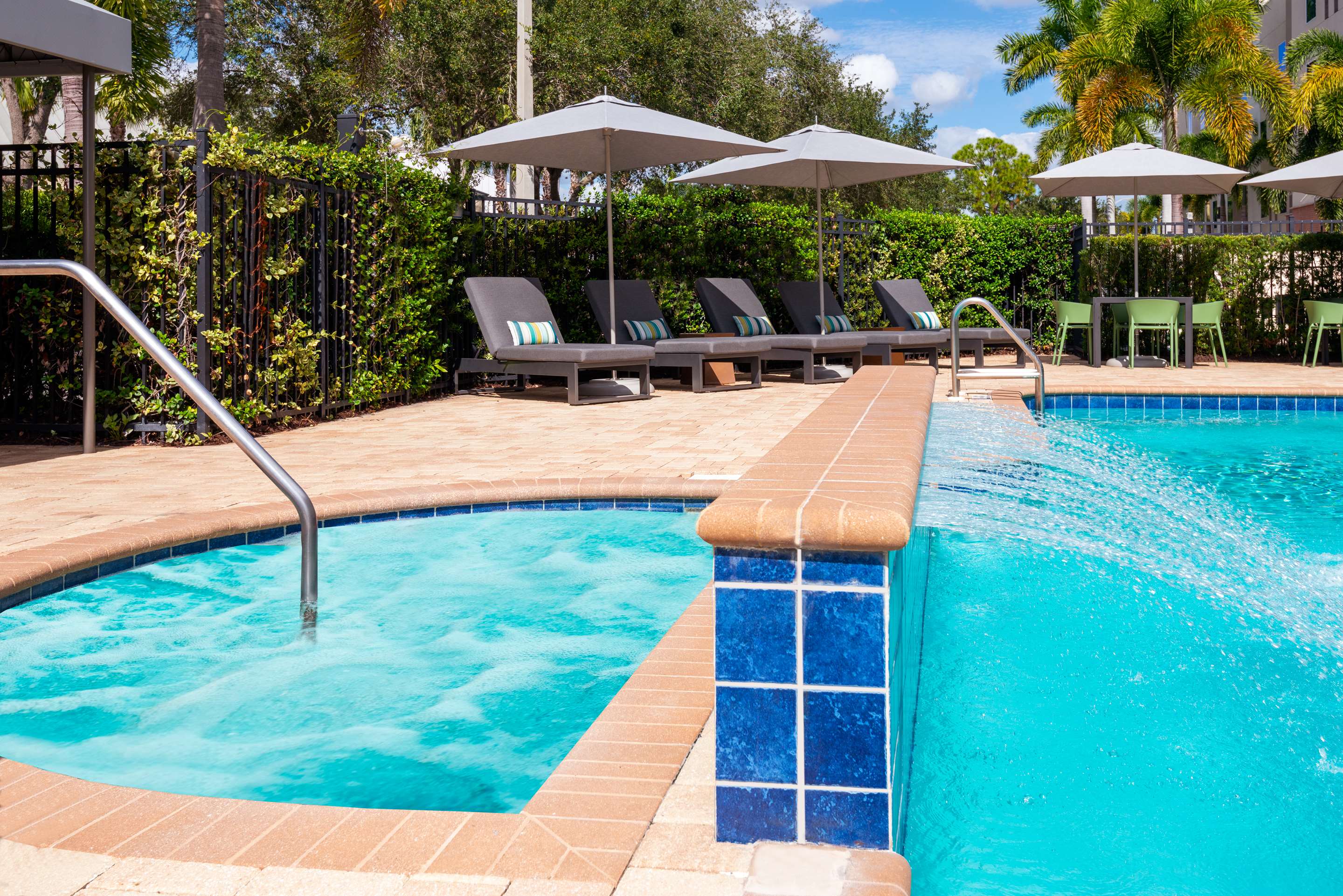 Pool | Hampton Inn & Suites Sarasota/Lakewood Ranch