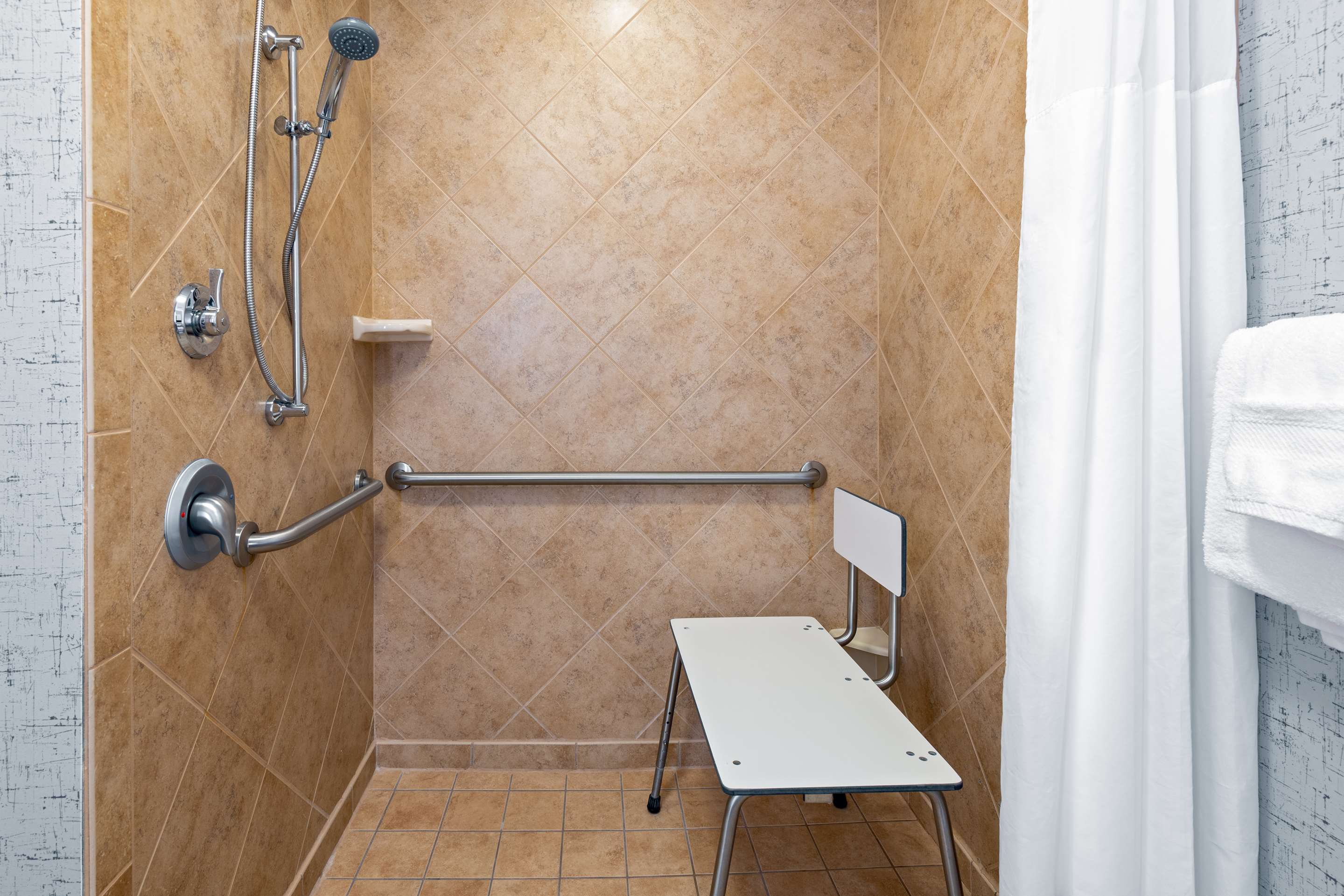 Guest room bath