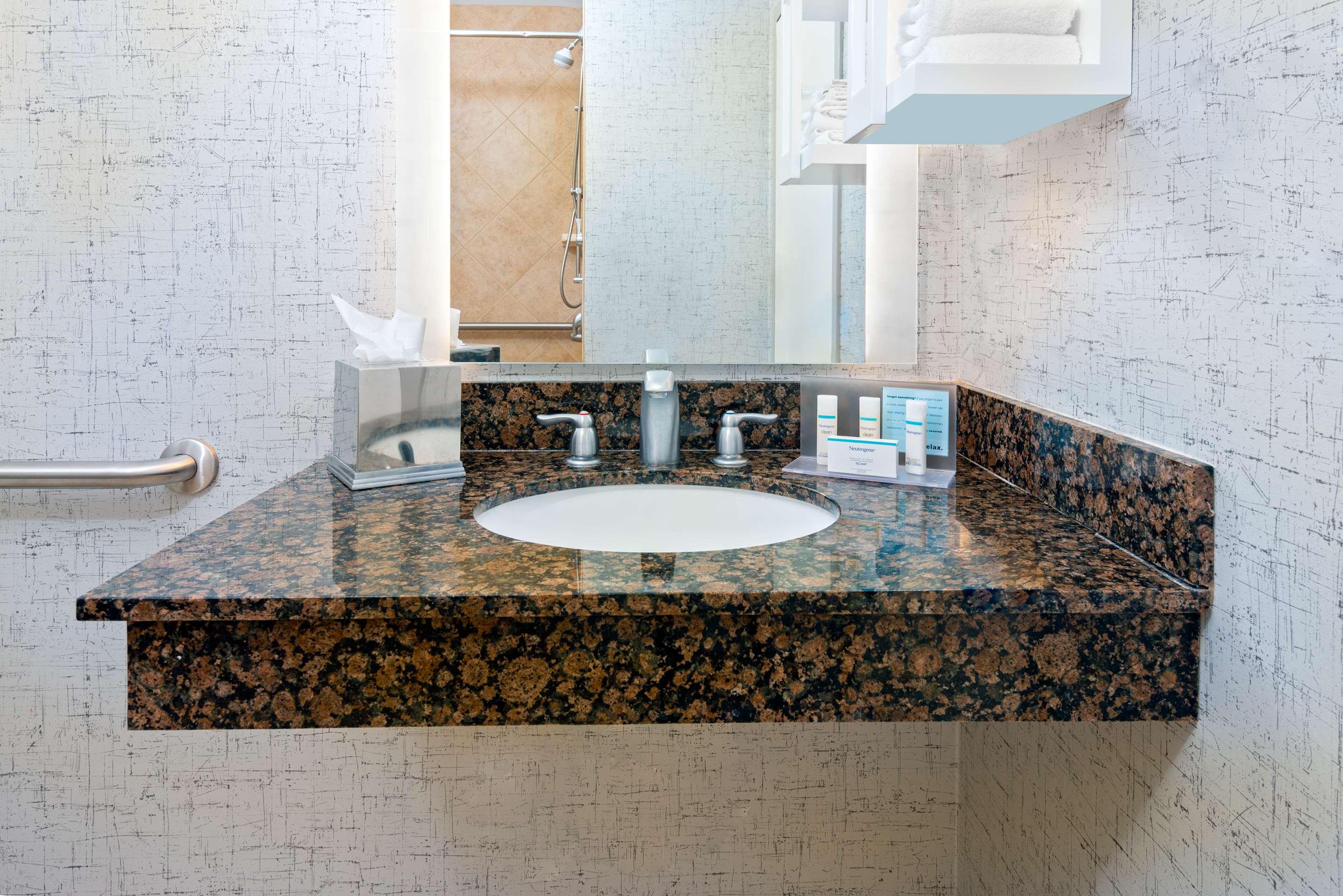 Guest room bath