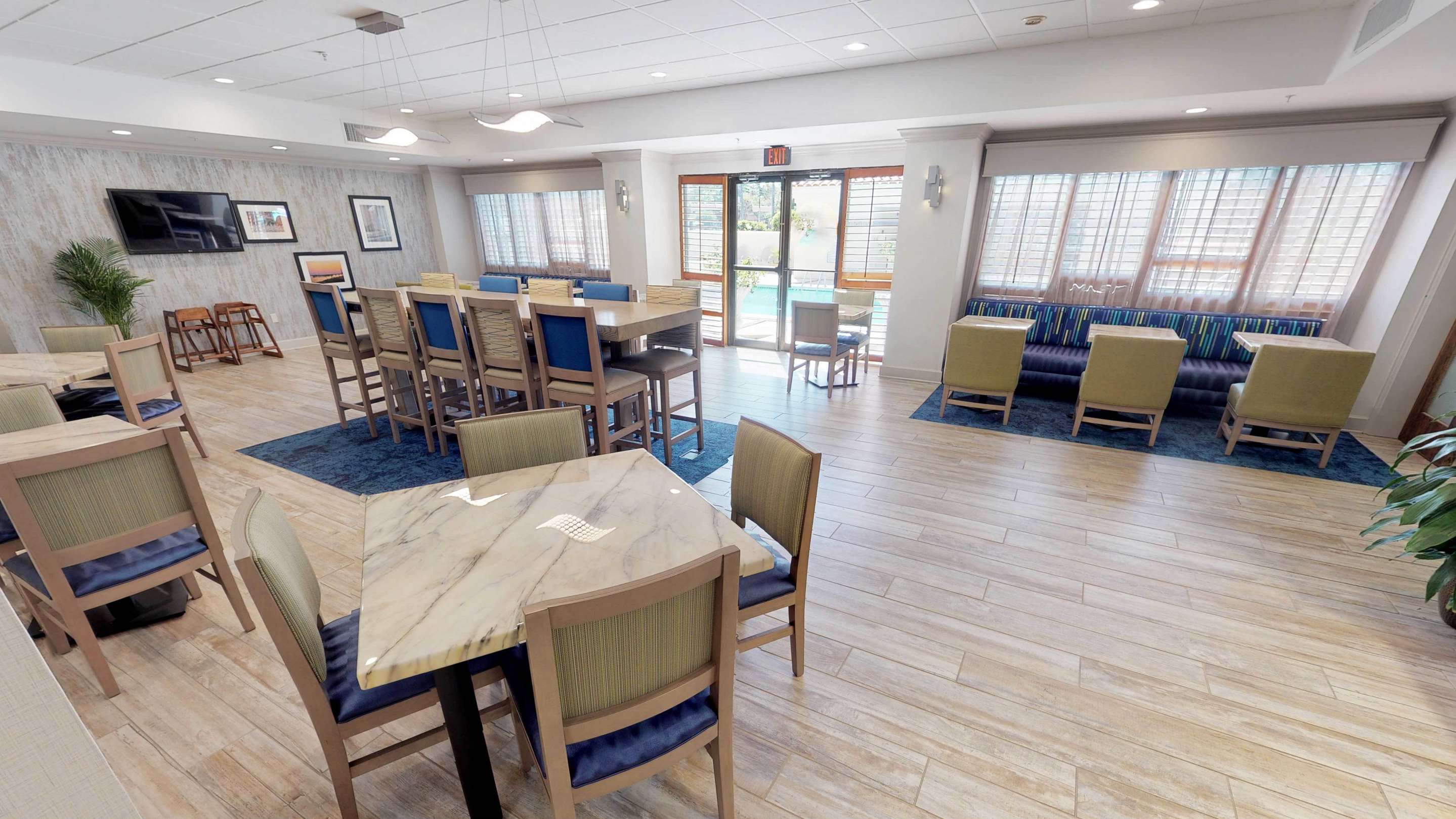 Breakfast Area | Hampton Inn St. Simons Island