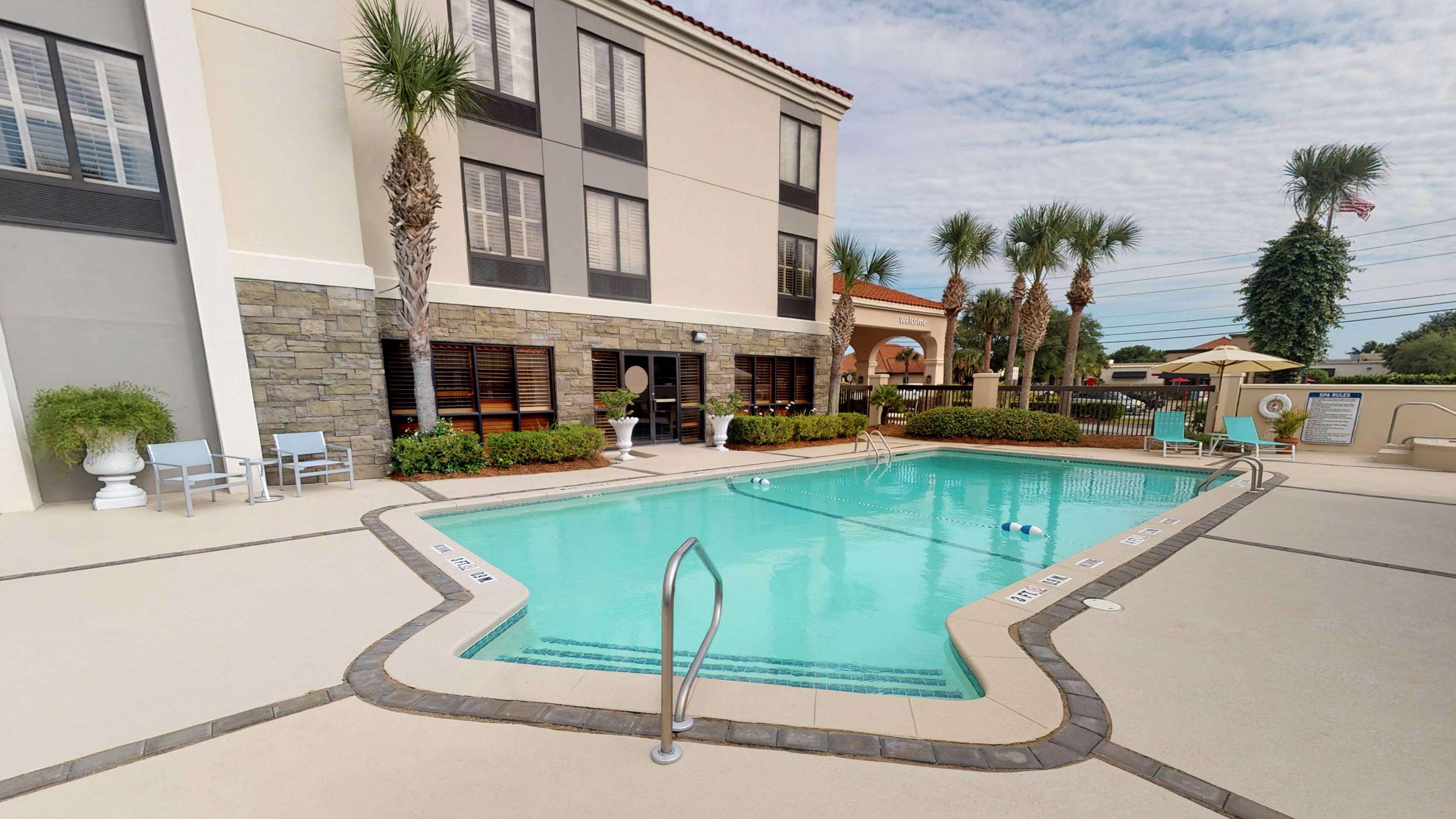 Pool | Hampton Inn St. Simons Island