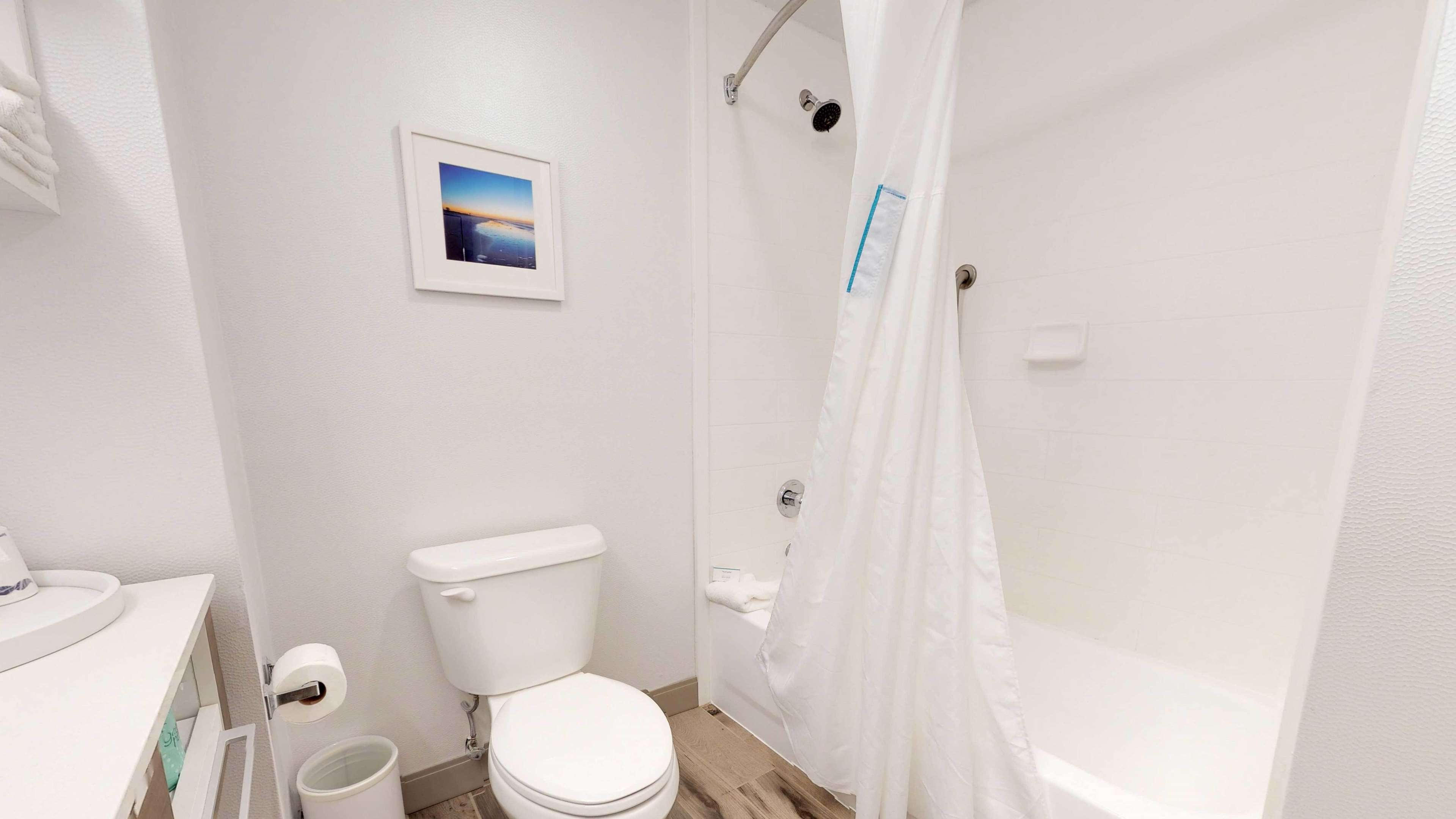 Hampton Inn by Hilton St. Simons Island Room Type - 1 KING BED NONSMOKING