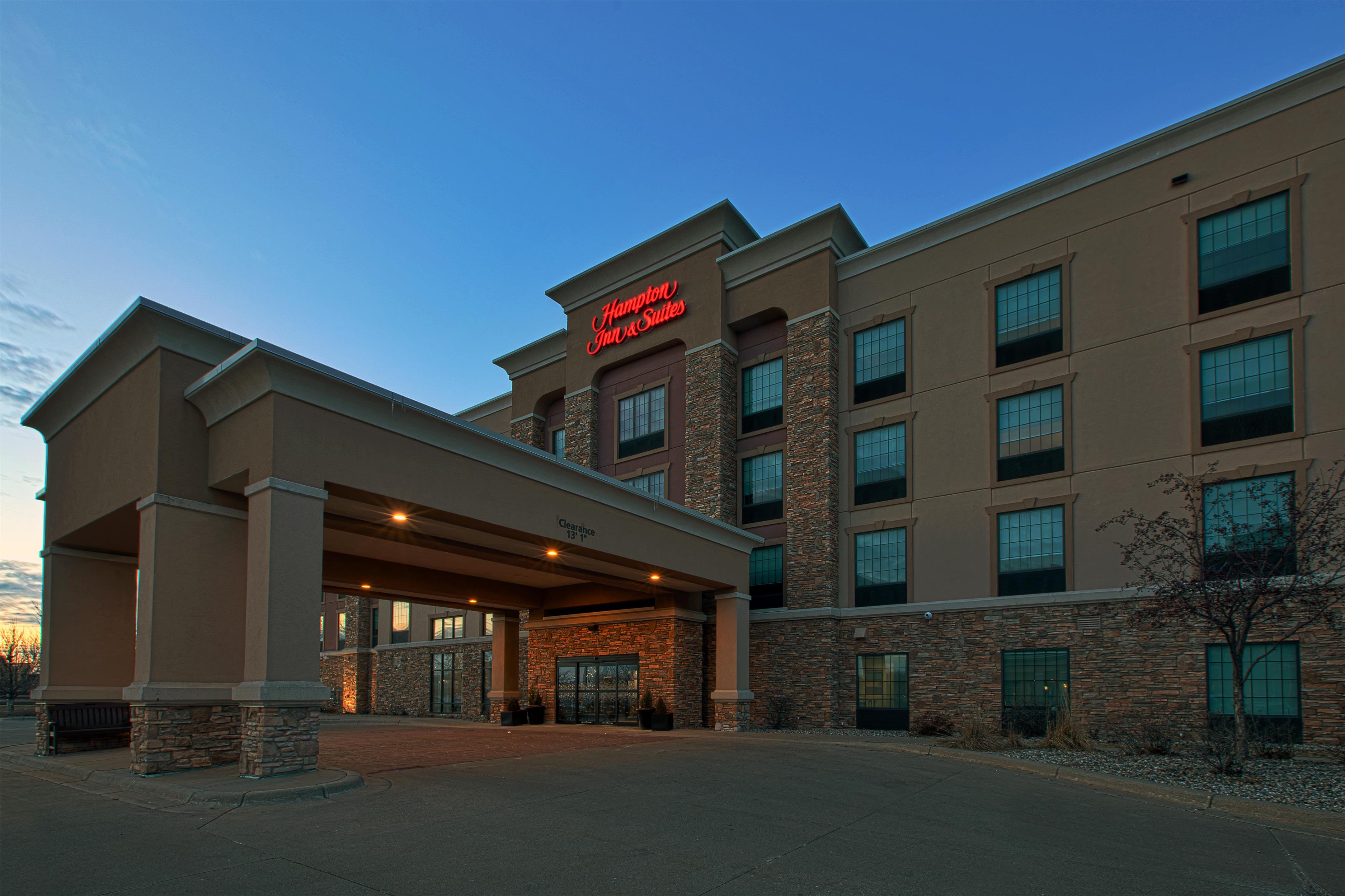 Exterior | Hampton Inn & Suites St. Cloud, MN