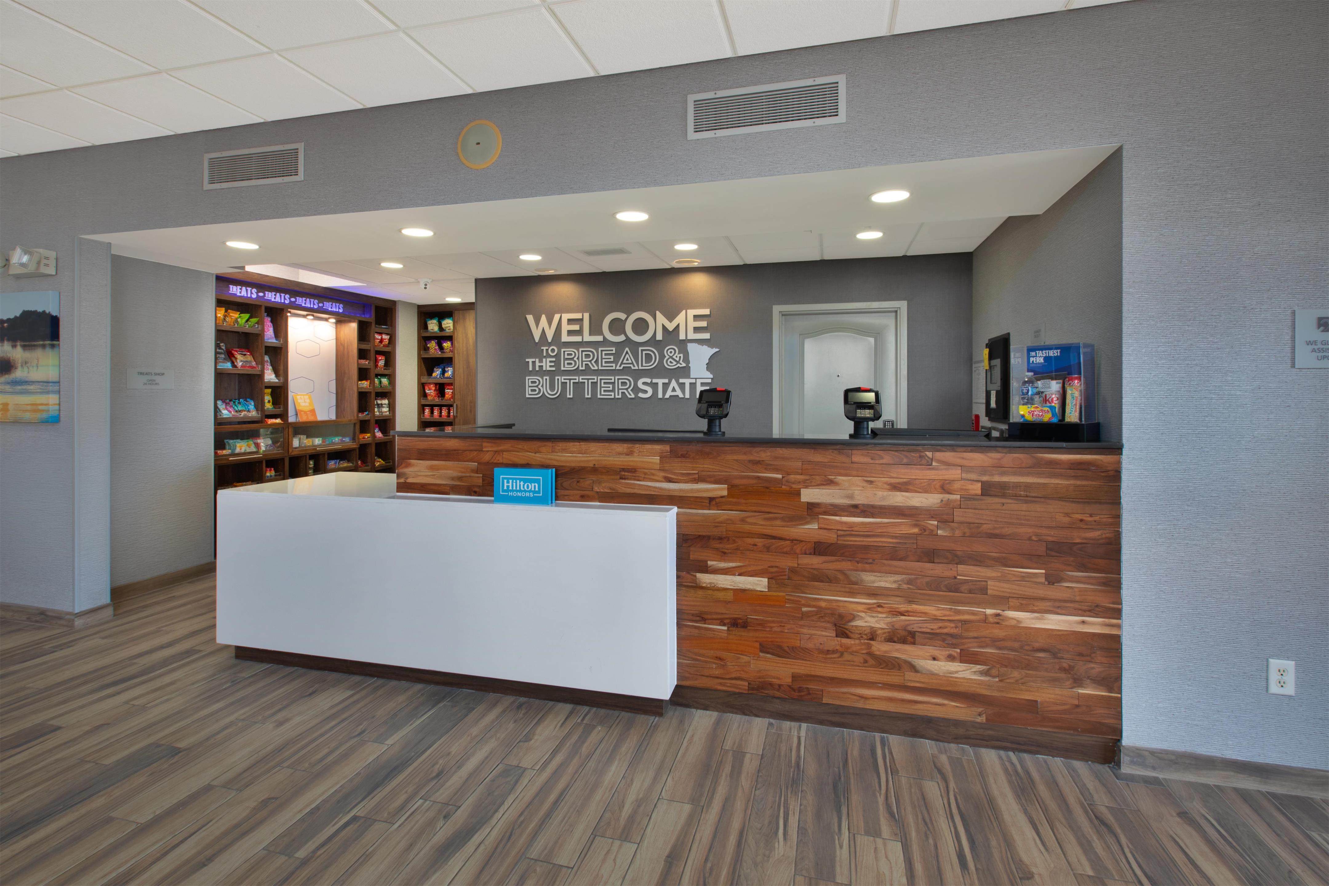 Reception | Hampton Inn & Suites St. Cloud, MN