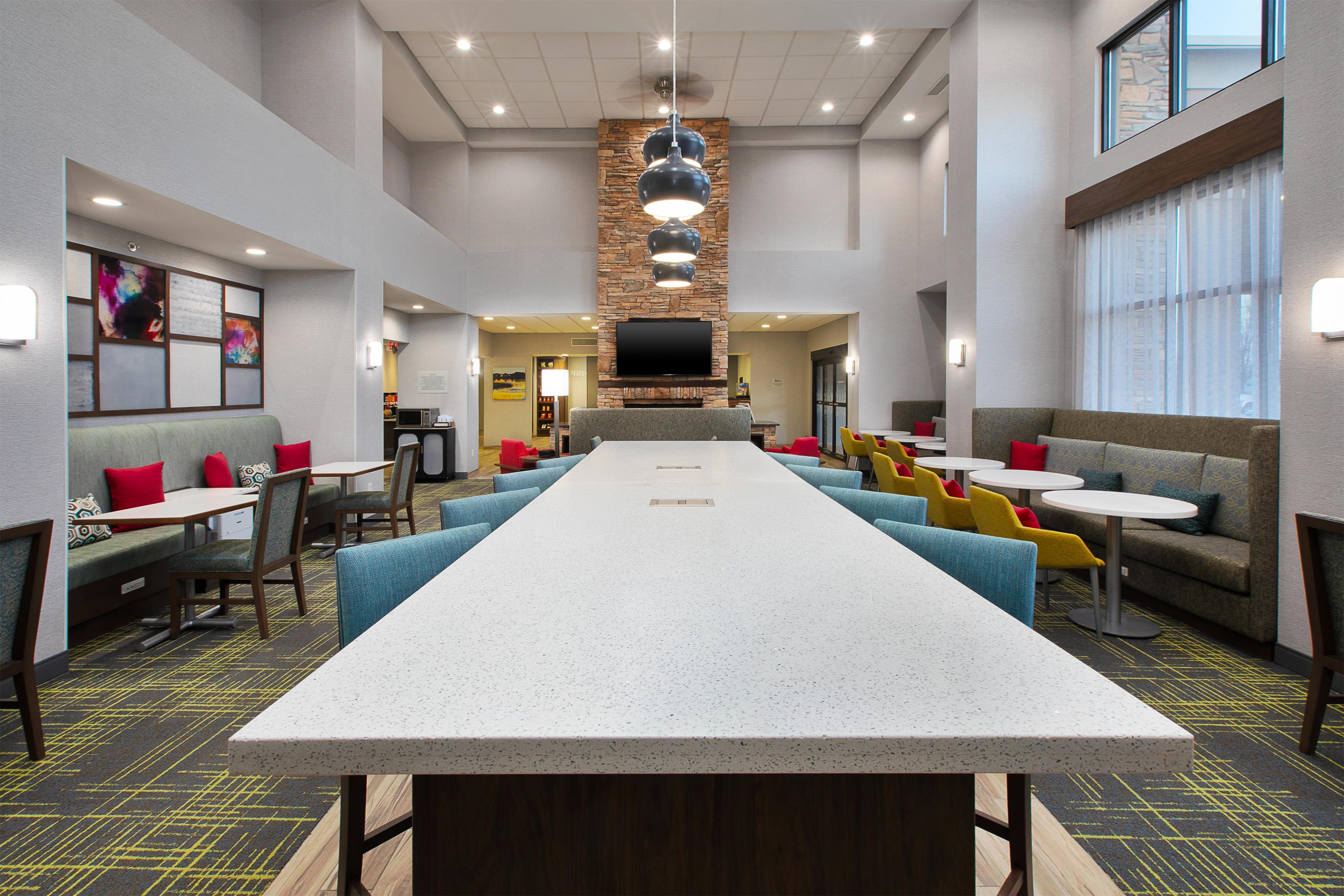 Lobby | Hampton Inn & Suites St. Cloud, MN