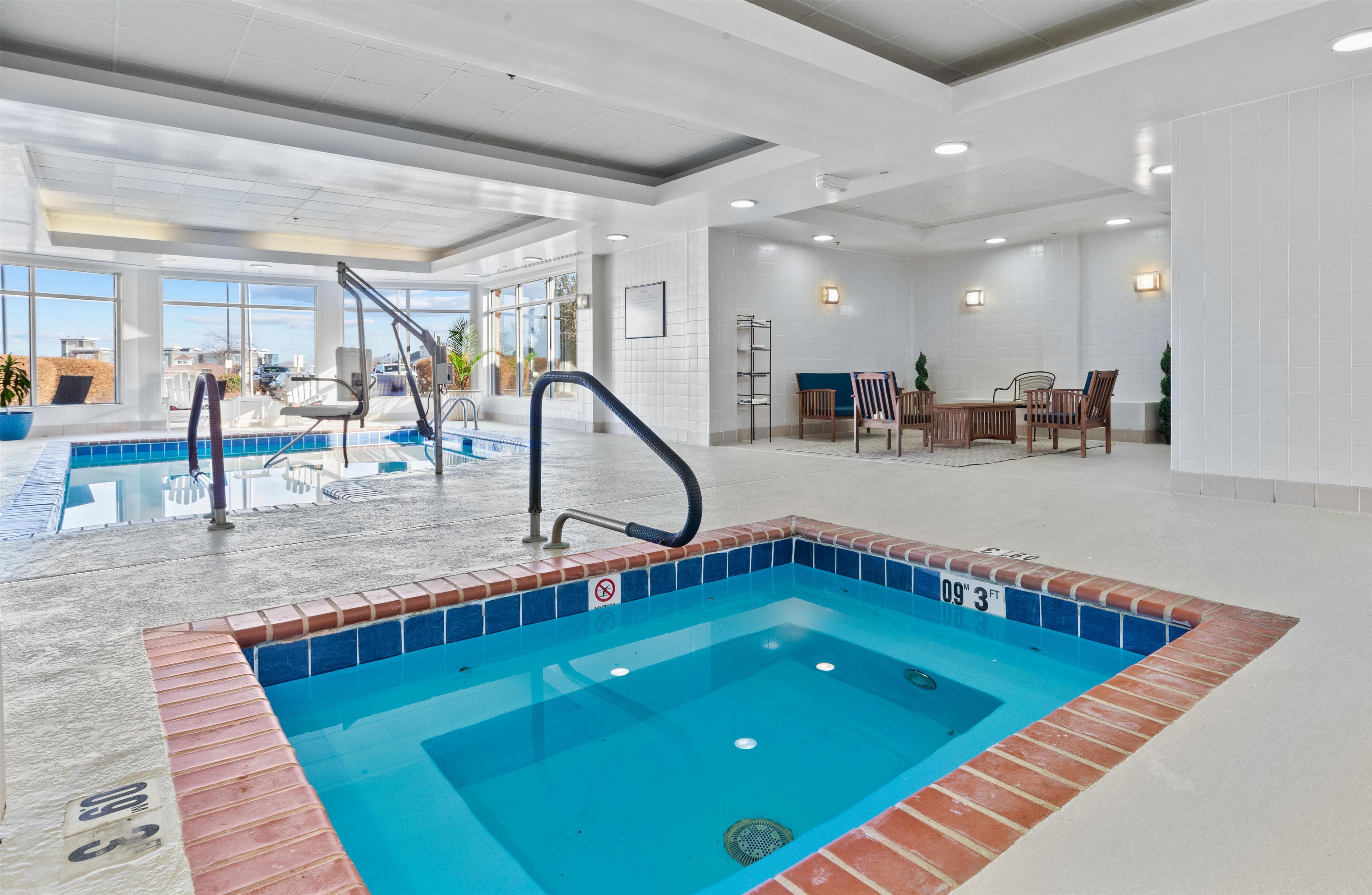 Pool | Hilton Garden Inn Starkville