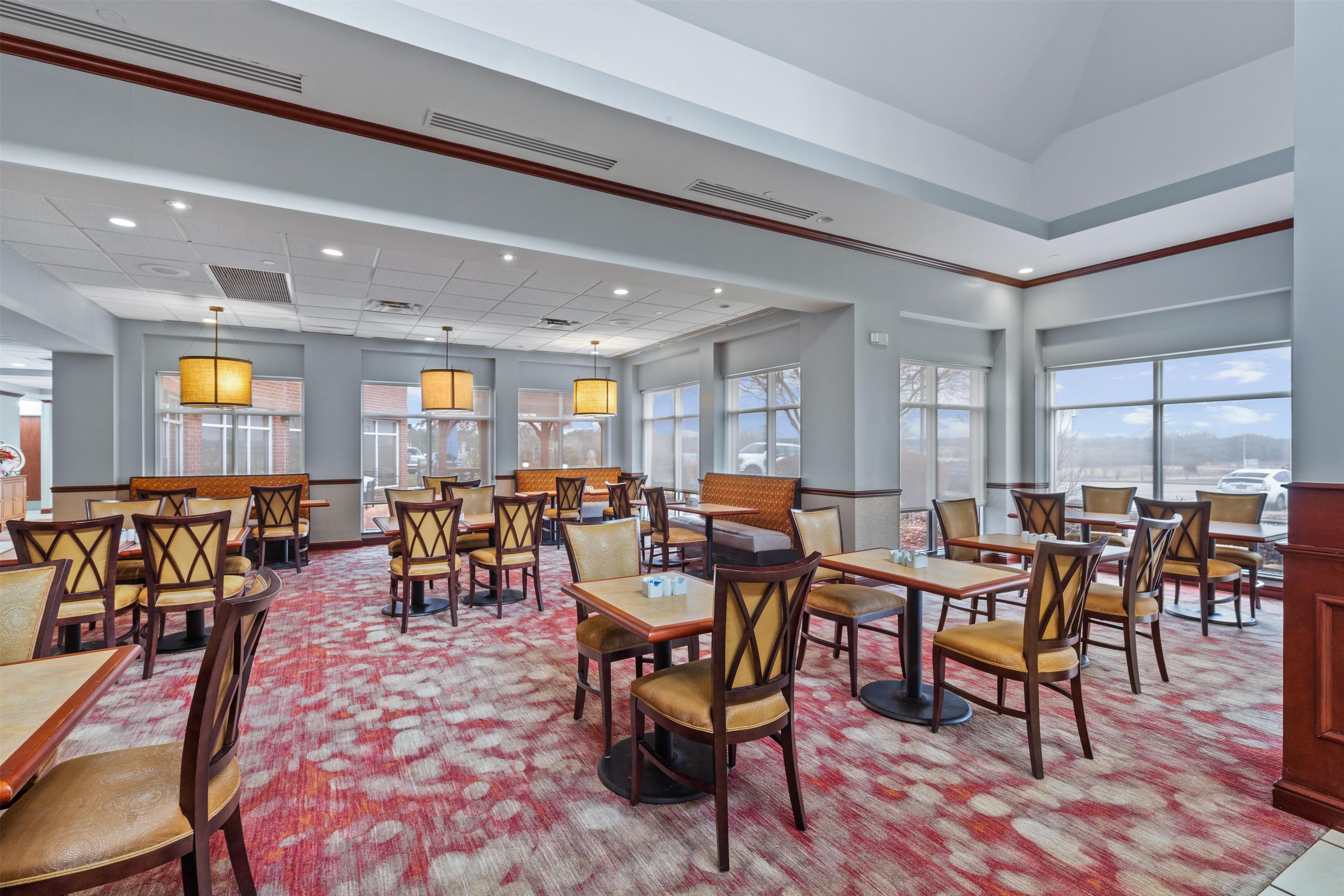 Restaurant | Hilton Garden Inn Starkville