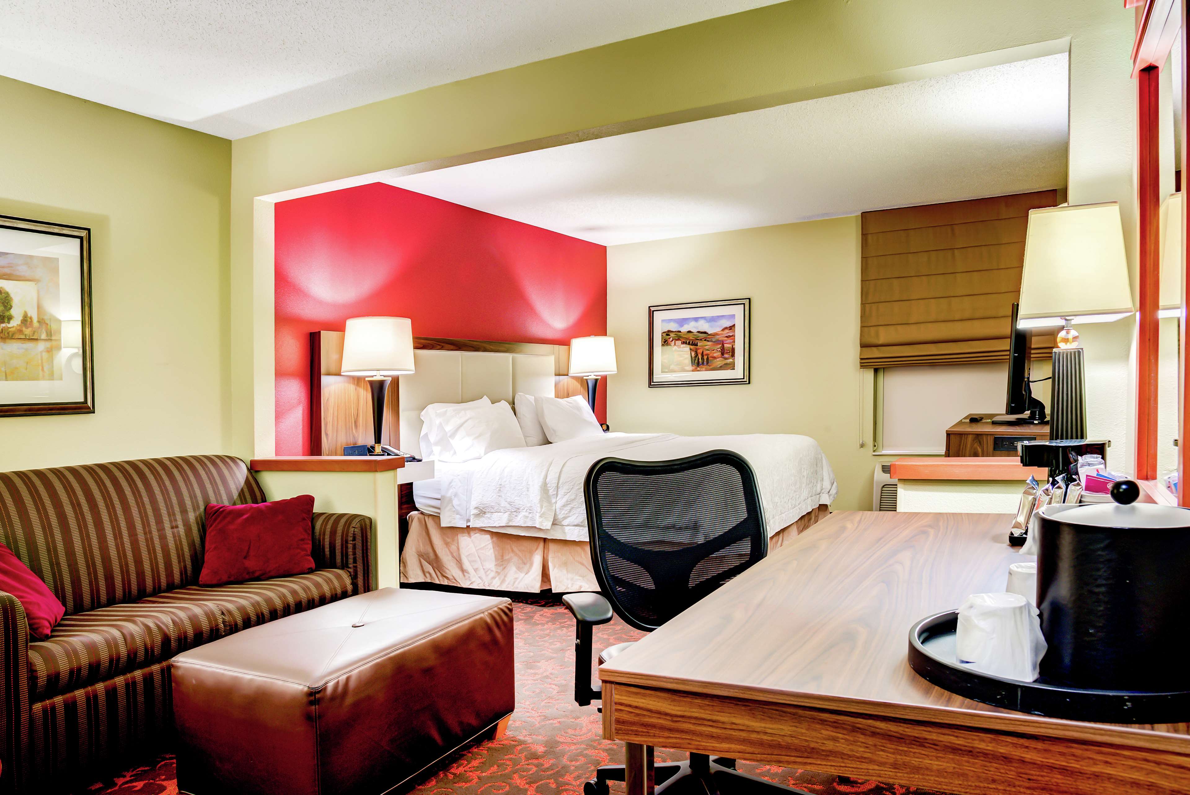 Hampton Inn St Joseph Room Type - 1KING STUDY SOFABED NOSMOK