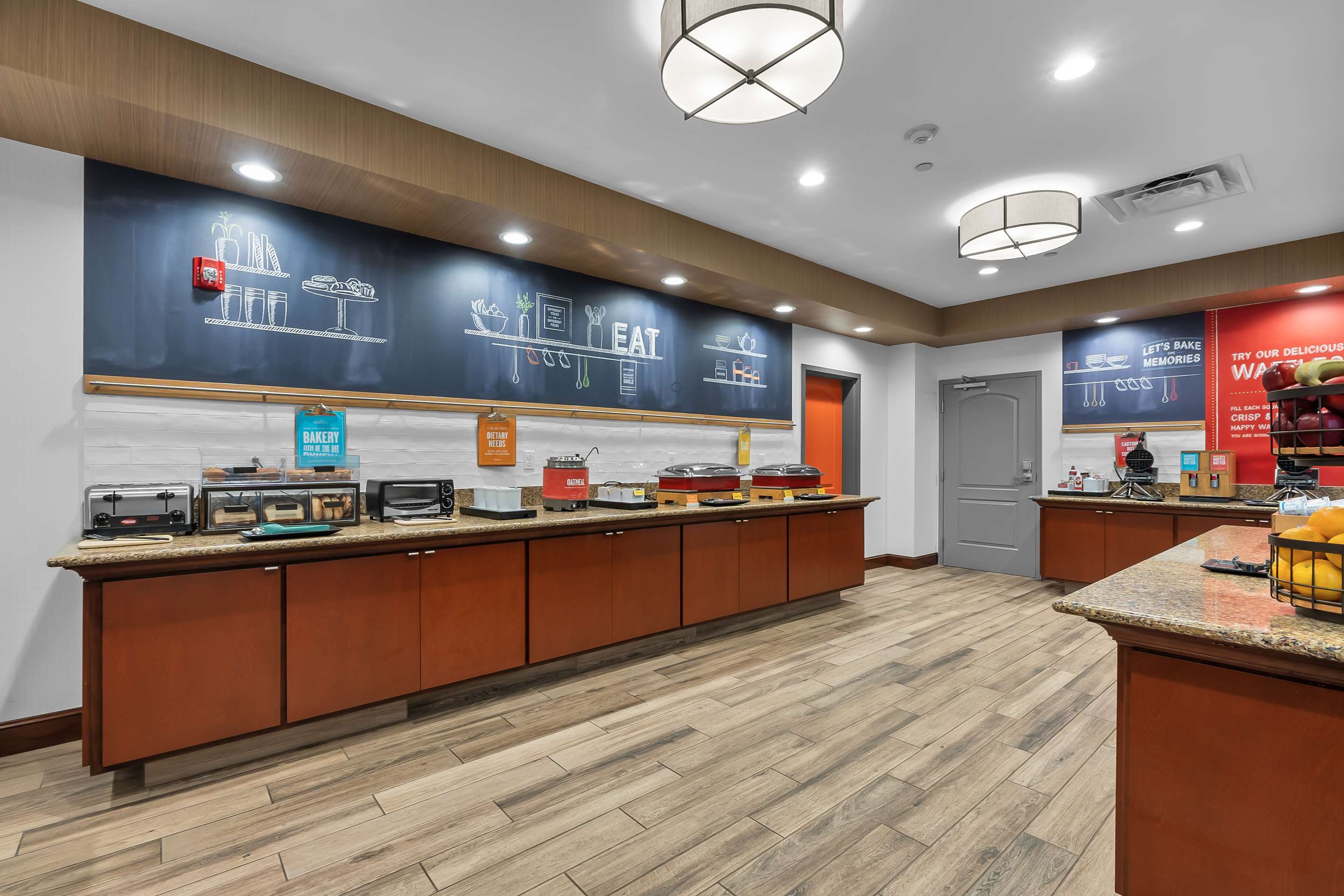 Breakfast Area | Hampton Inn & Suites St. Louis/South I-55