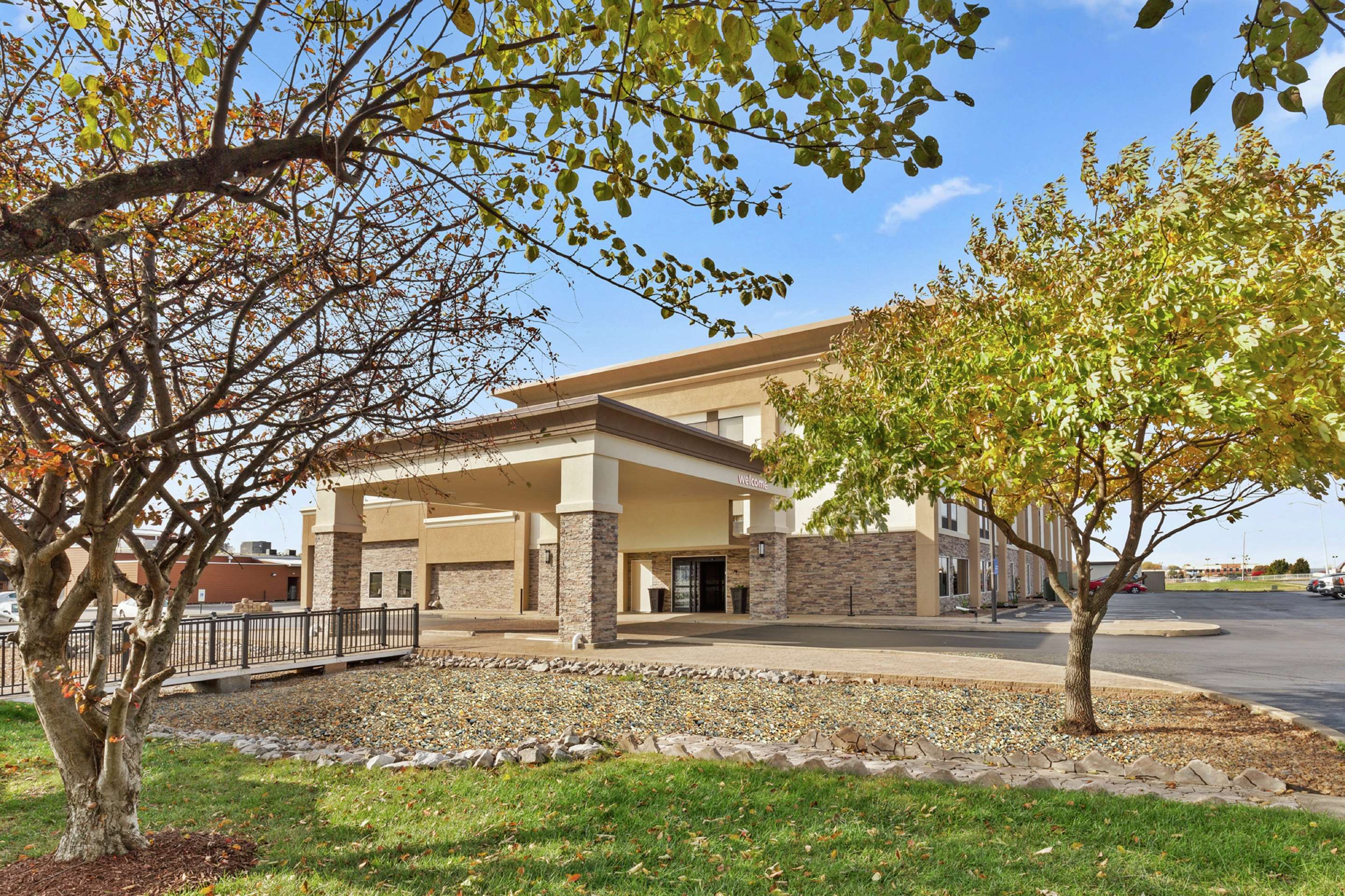 Exterior | Hampton Inn Collinsville