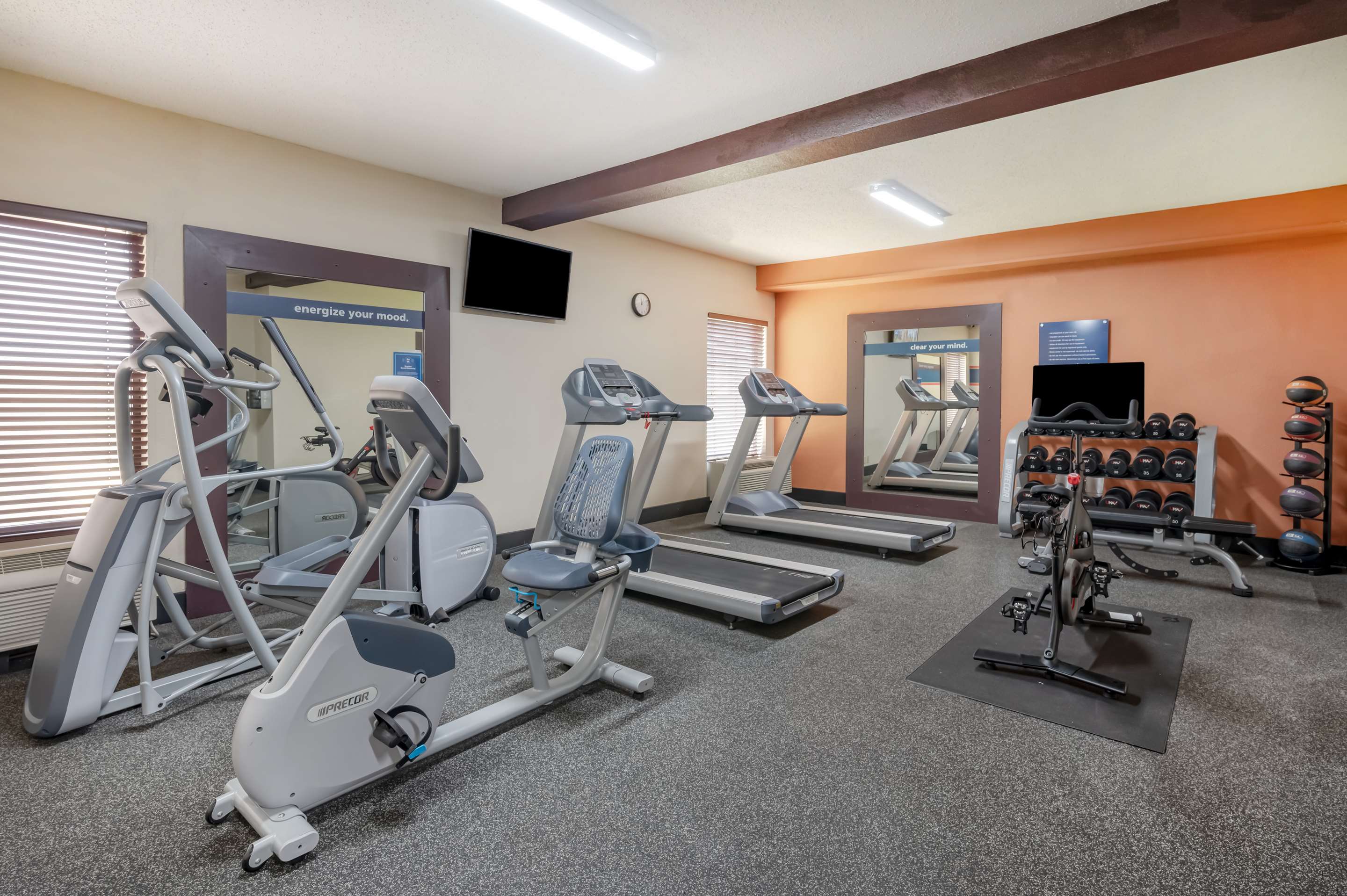 Health club fitness center gym | Hampton Inn Collinsville